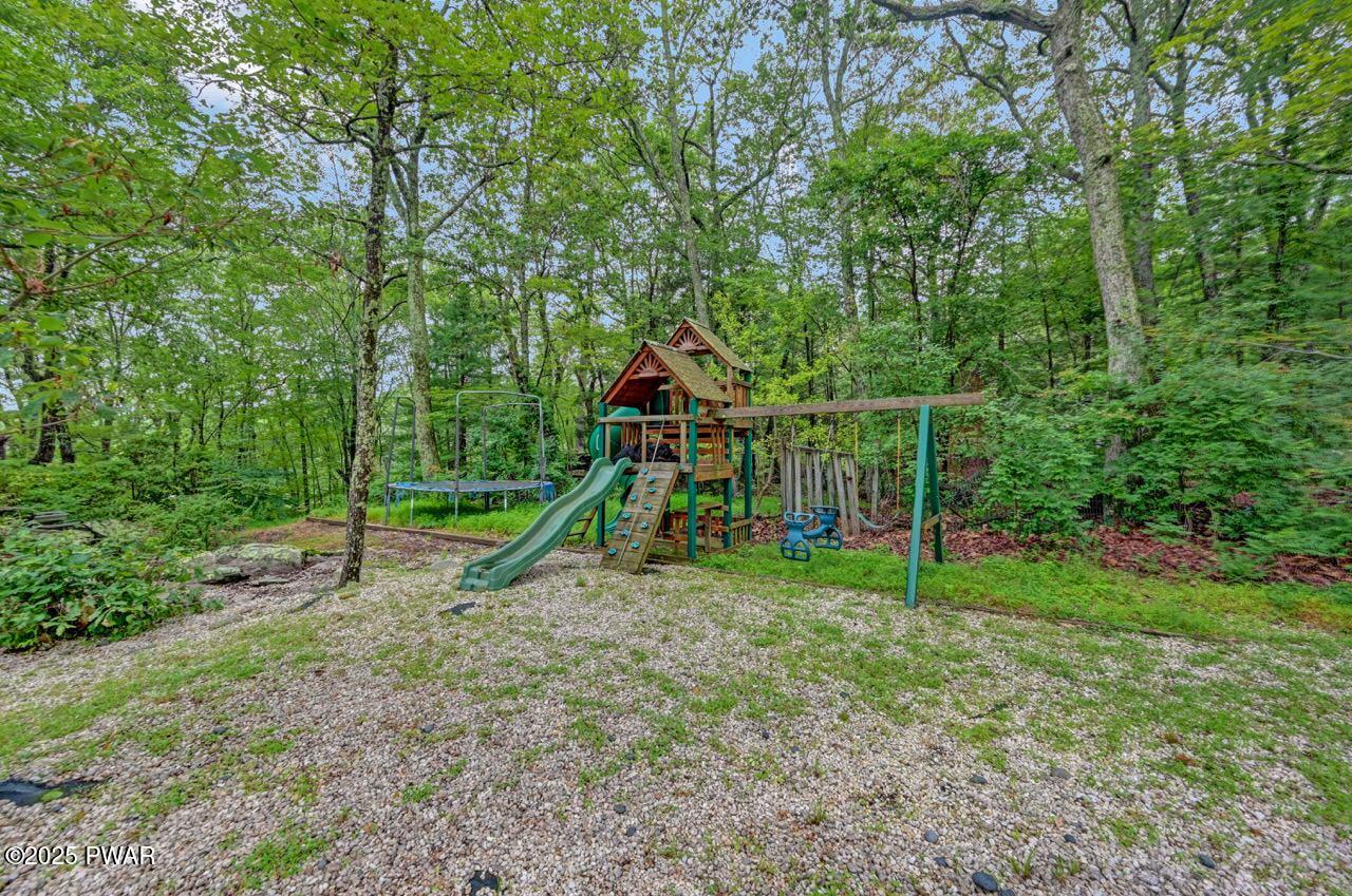 Hawley, Pennsylvania, 18428, United States, 3 Bedrooms Bedrooms, ,3 BathroomsBathrooms,Residential,For Sale,1937787