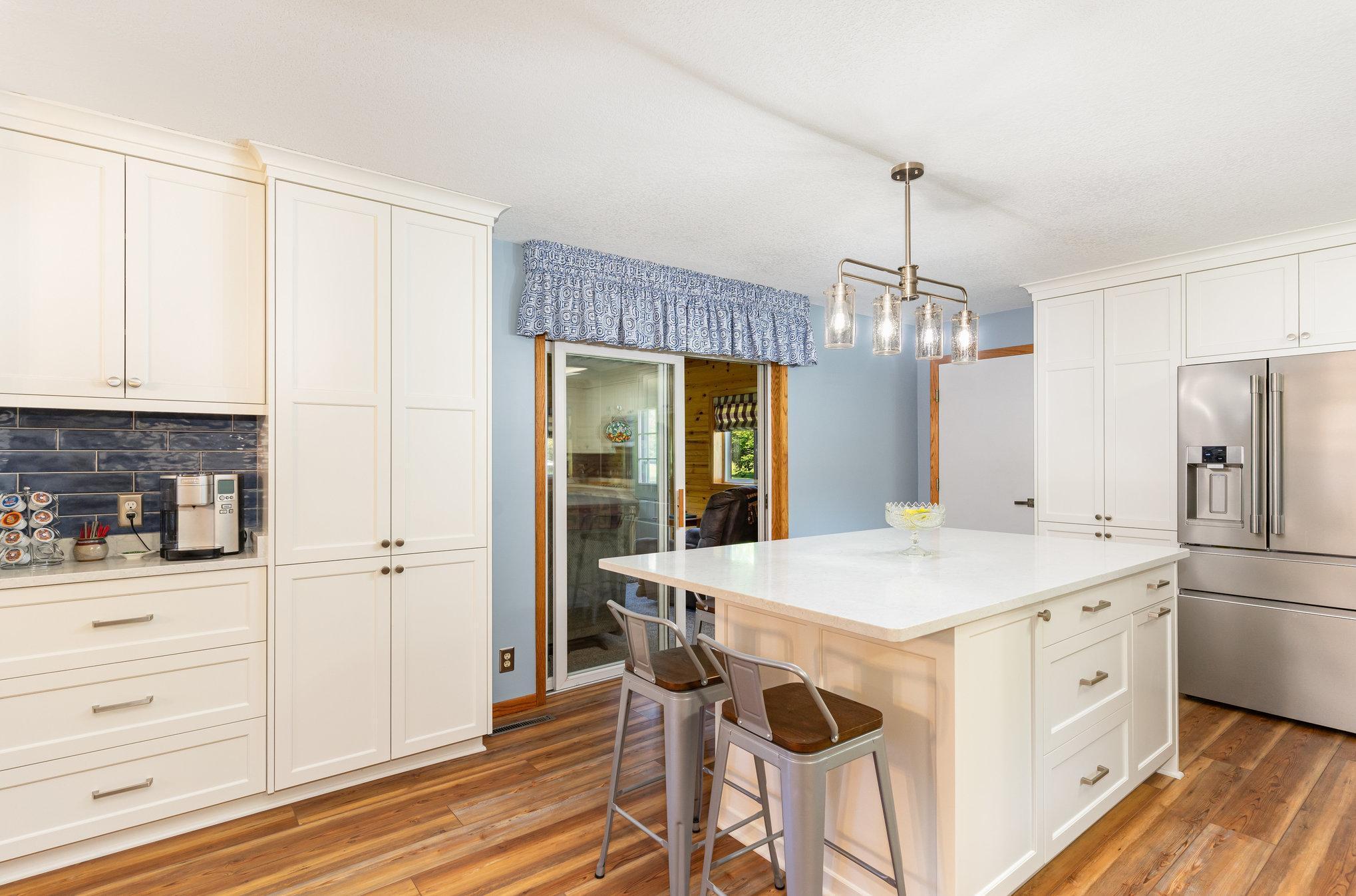 Lakeville, Minnesota, 55044, United States, 5 Bedrooms Bedrooms, ,1 BathroomBathrooms,Residential,For Sale,1989528