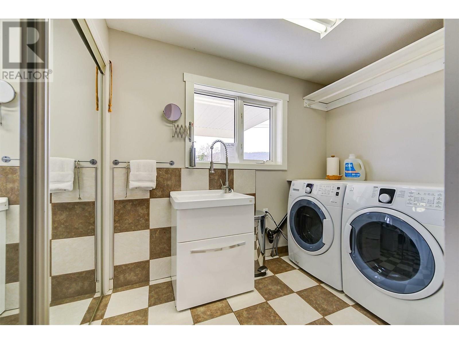 KELOWNA, British Columbia, V1V 2G6, CA, 5 Bedrooms Bedrooms, ,4 BathroomsBathrooms,Residential,For Sale,1838438