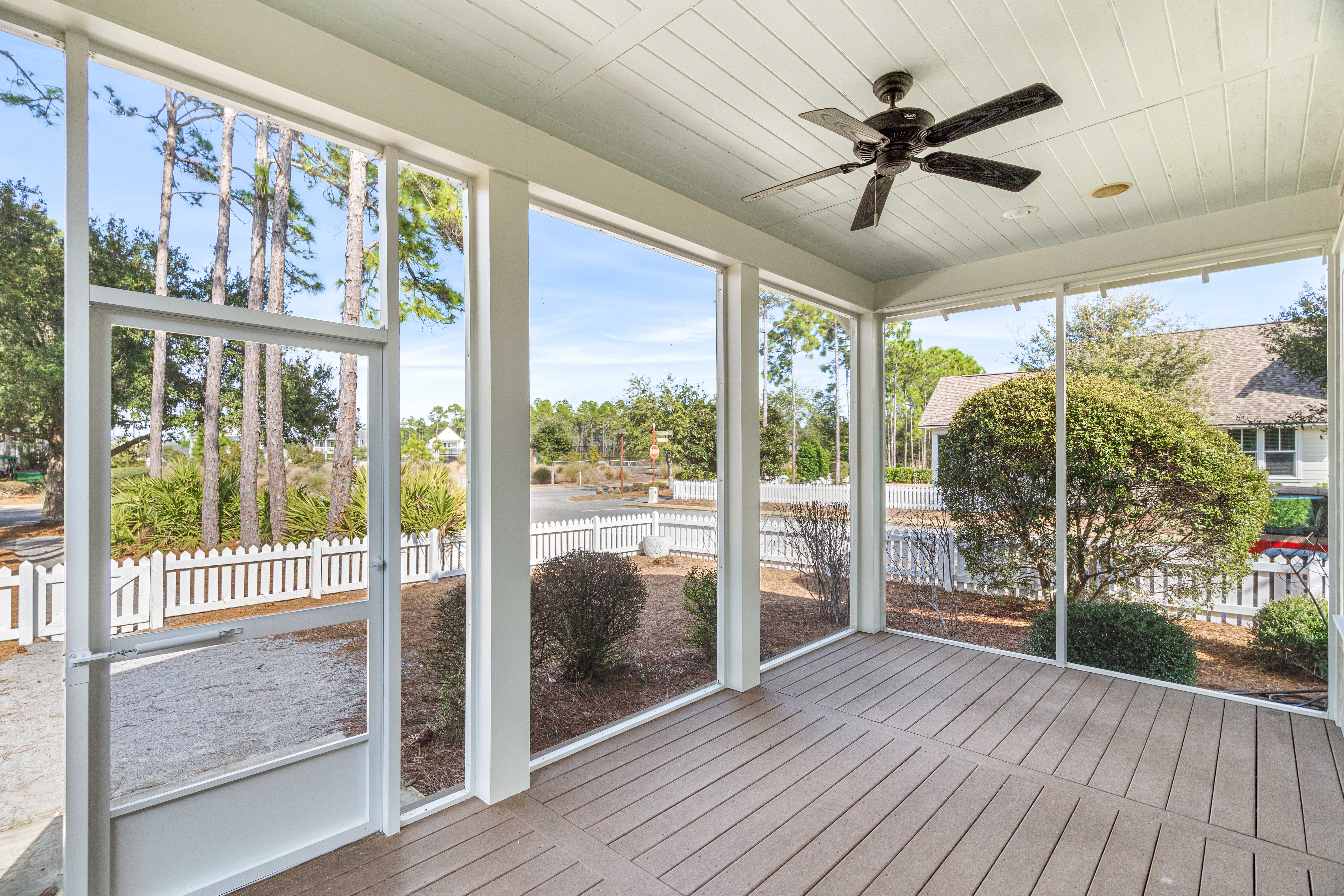 Beautifully Appointed Corner-Lot Home Steps from Village Commons Amenities - 物件實景