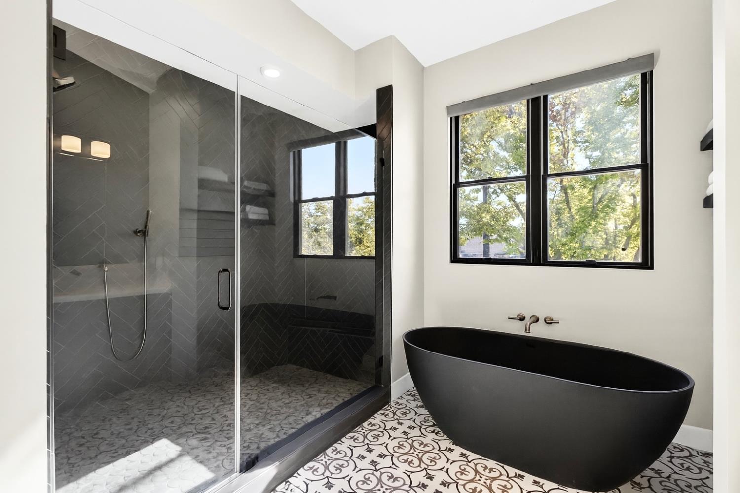 Sacramento, California, 95816, United States, 3 Bedrooms Bedrooms, ,5 BathroomsBathrooms,Residential,For Sale,1978117