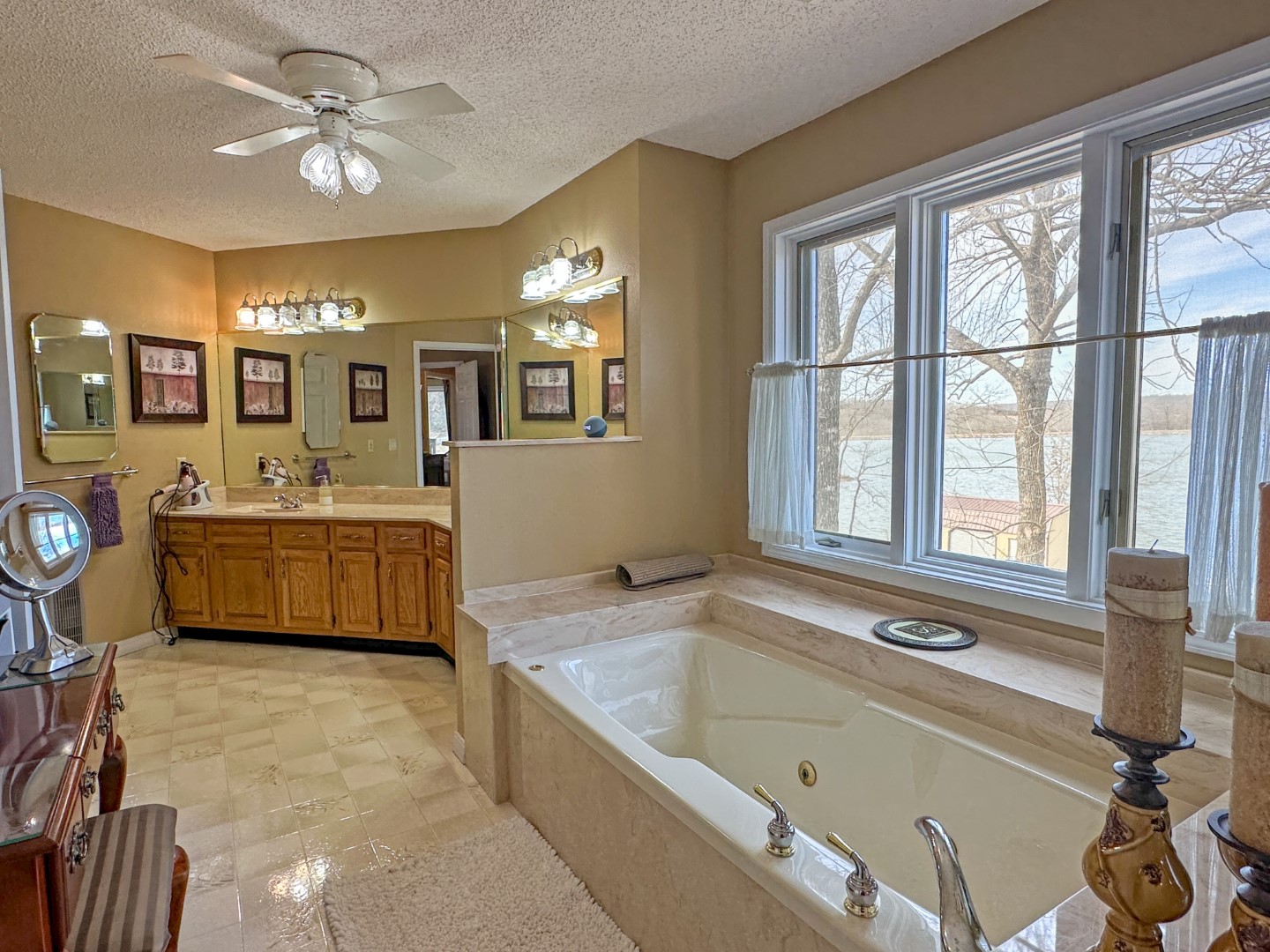 Horseshoe Bend, Arkansas, 72512, United States, 5 Bedrooms Bedrooms, ,5 BathroomsBathrooms,Residential,For Sale,1910999