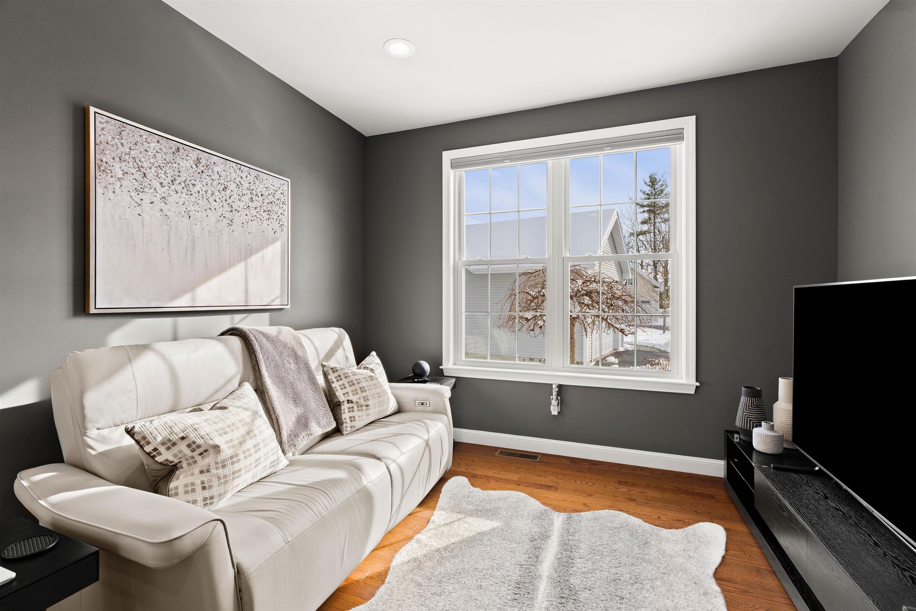 Manchester, New Hampshire, 03102, United States, 3 Bedrooms Bedrooms, ,3 BathroomsBathrooms,Residential,For Sale,2003193