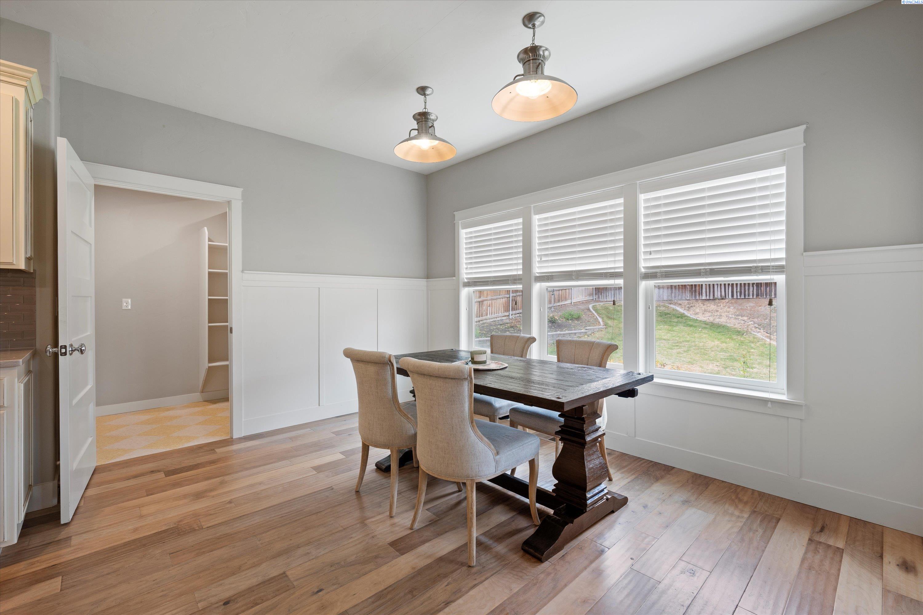 Richland, Washington, 99352, United States, 5 Bedrooms Bedrooms, ,3 BathroomsBathrooms,Residential,For Sale,1987518