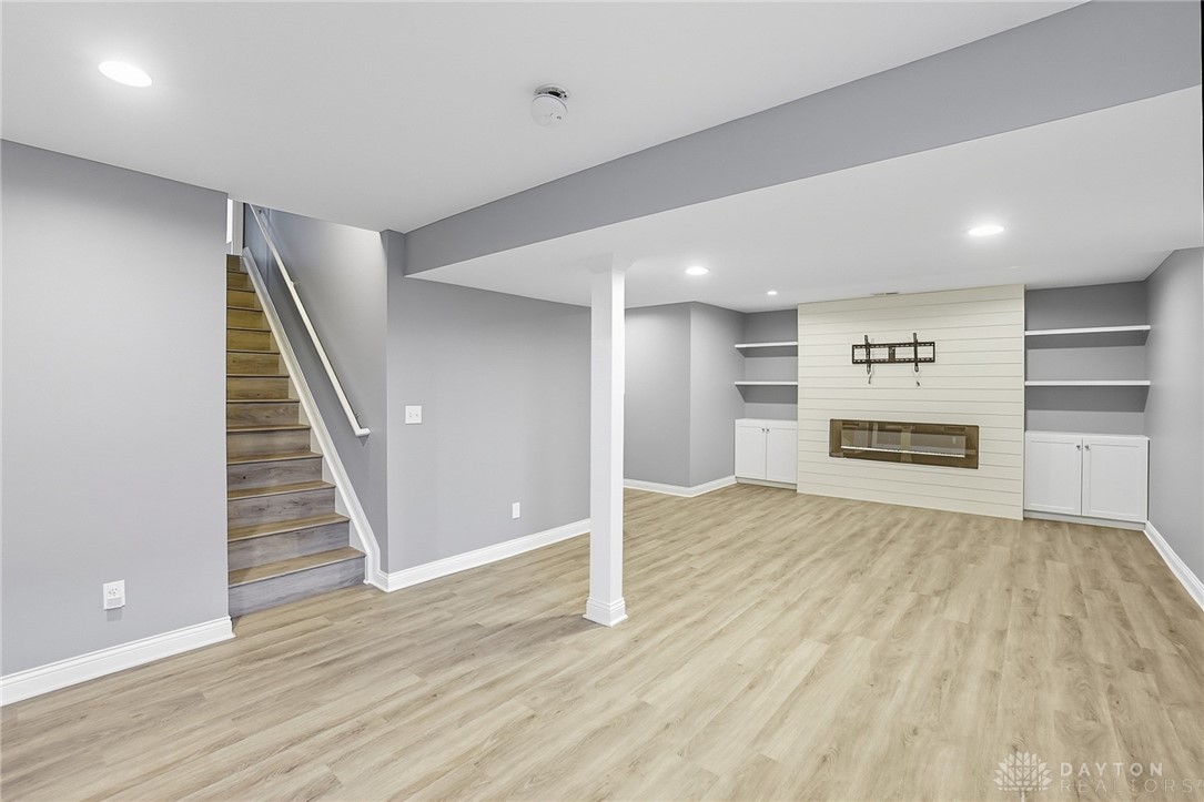 Clearcreek Twp, Ohio, 45458, United States, 4 Bedrooms Bedrooms, ,4 BathroomsBathrooms,Residential,For Sale,1966206