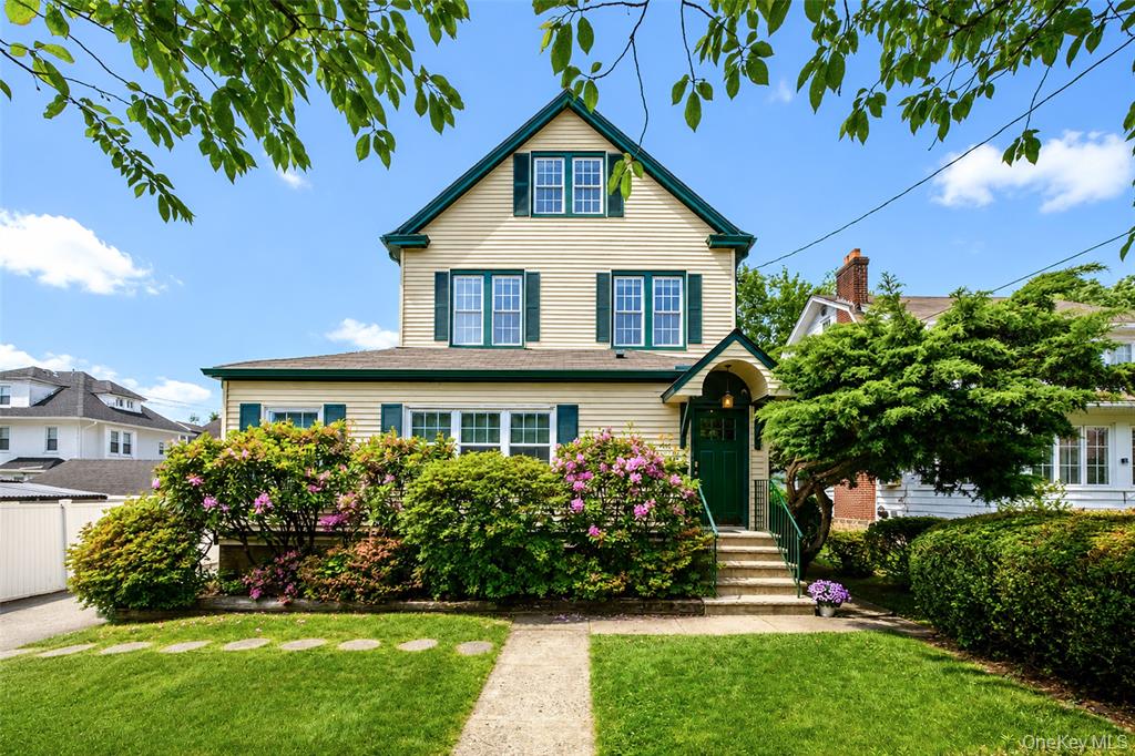 New Rochelle, New York, 10801, United States, 5 Bedrooms Bedrooms, ,4 BathroomsBathrooms,Residential,For Sale,2048483