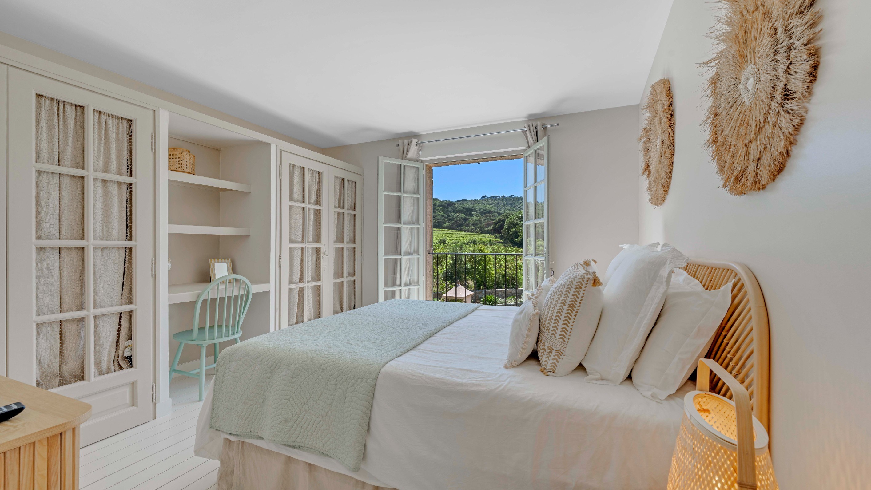  Provençal villa of 210 m² with swimming pool and landscaped garden near Pampelo… - 物件實景