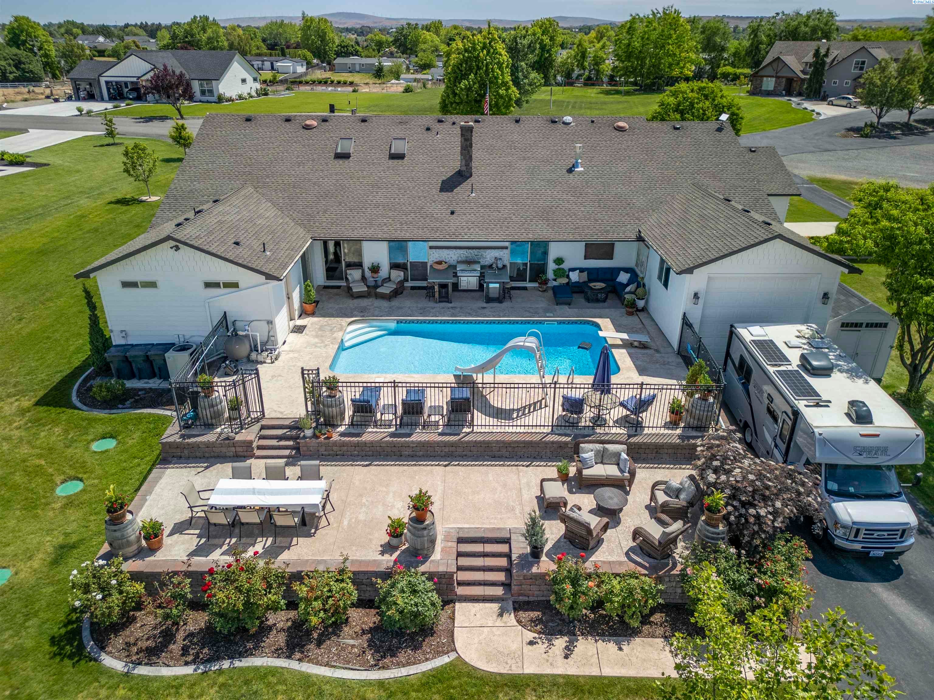 Pasco, Washington, 99301, United States, 4 Bedrooms Bedrooms, ,1 BathroomBathrooms,Residential,For Sale,2013794