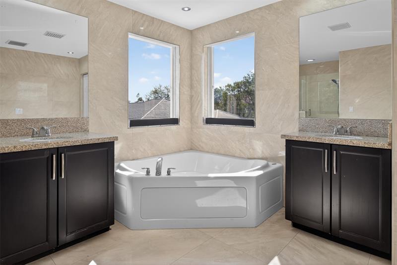 Weston, Florida, 33332, United States, 5 Bedrooms Bedrooms, ,4 BathroomsBathrooms,Residential,For Sale,2003132