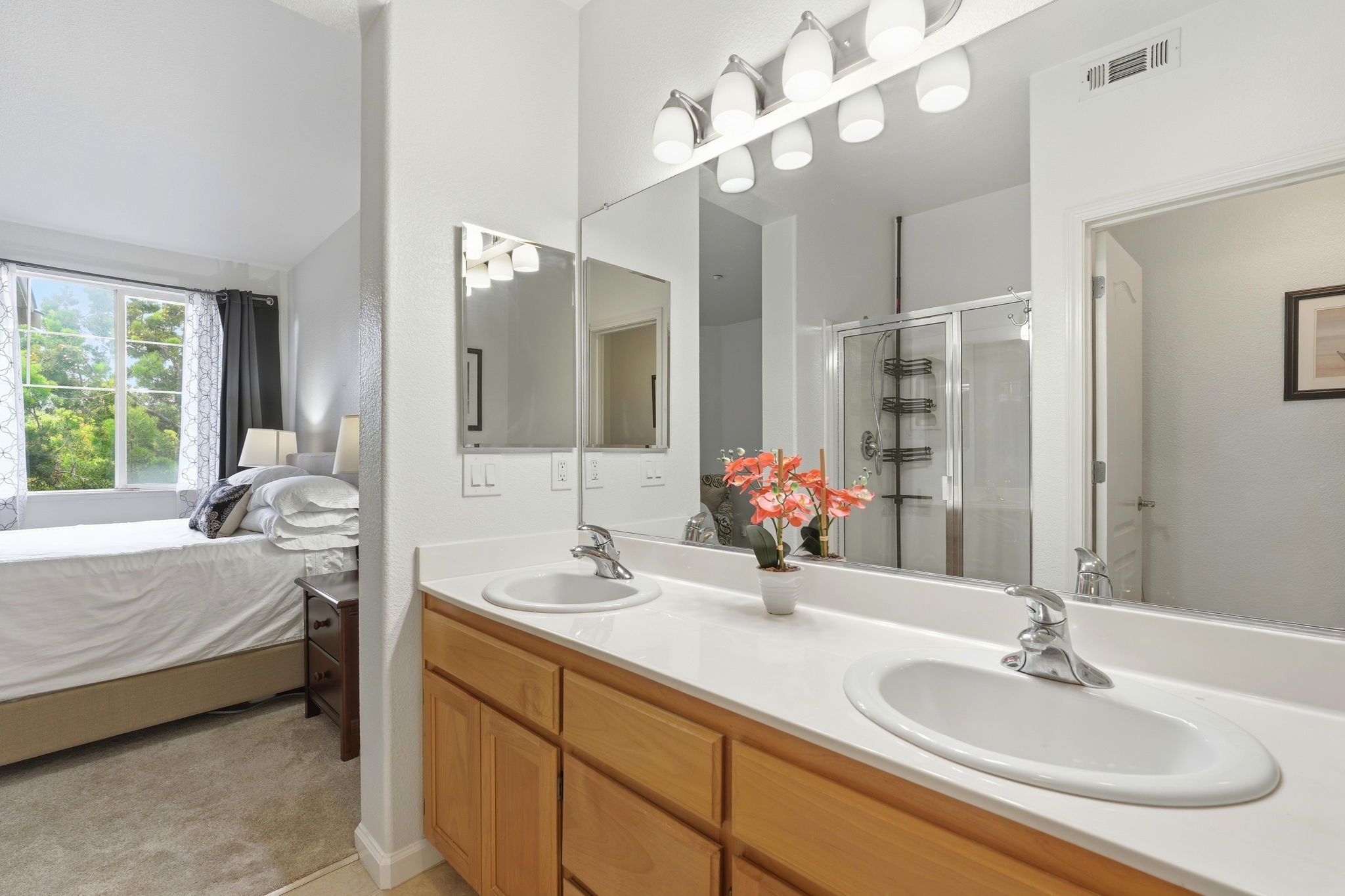  Spacious and Newly Updated Durant Square Townhome - 物件實景