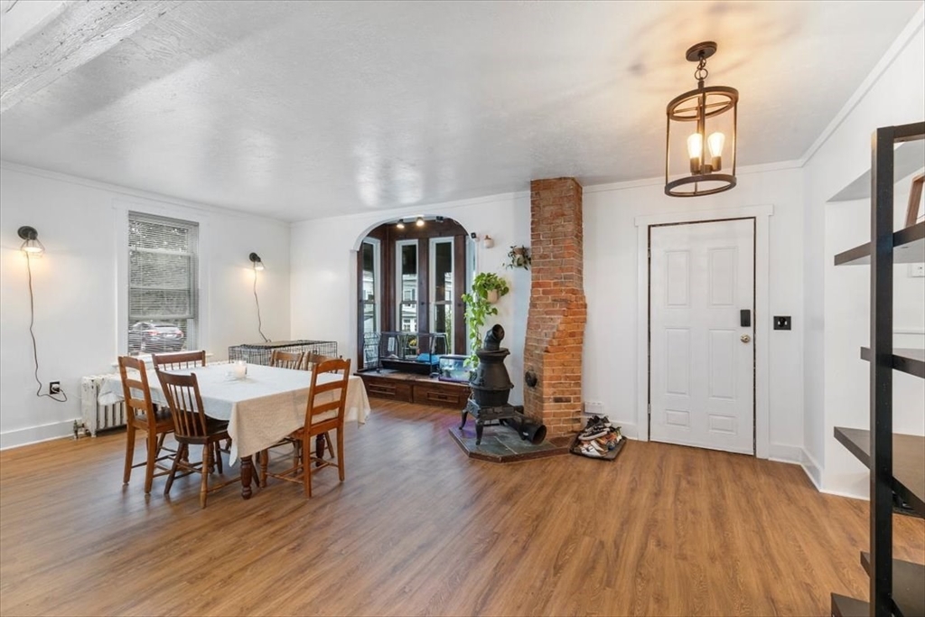 Amesbury, Massachusetts, 01913, United States, 4 Bedrooms Bedrooms, ,2 BathroomsBathrooms,Residential,For Sale,1974593