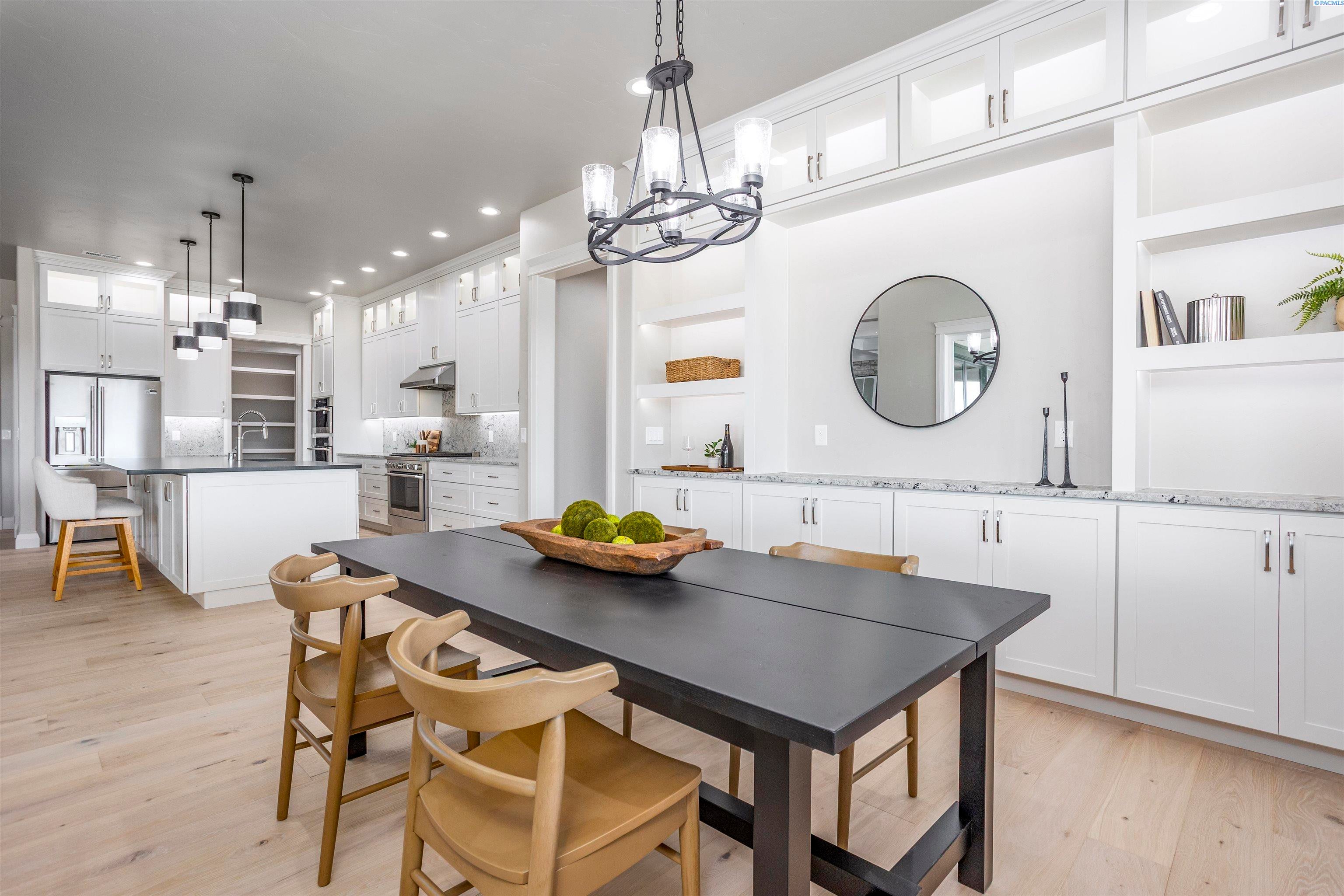 Pasco, Washington, 99301, United States, 4 Bedrooms Bedrooms, ,4 BathroomsBathrooms,Residential,For Sale,1979457