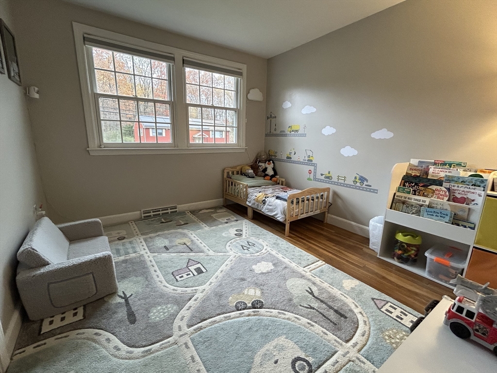 Framingham, Massachusetts, 01701, United States, 4 Bedrooms Bedrooms, ,3 BathroomsBathrooms,Residential,For Sale,1988982