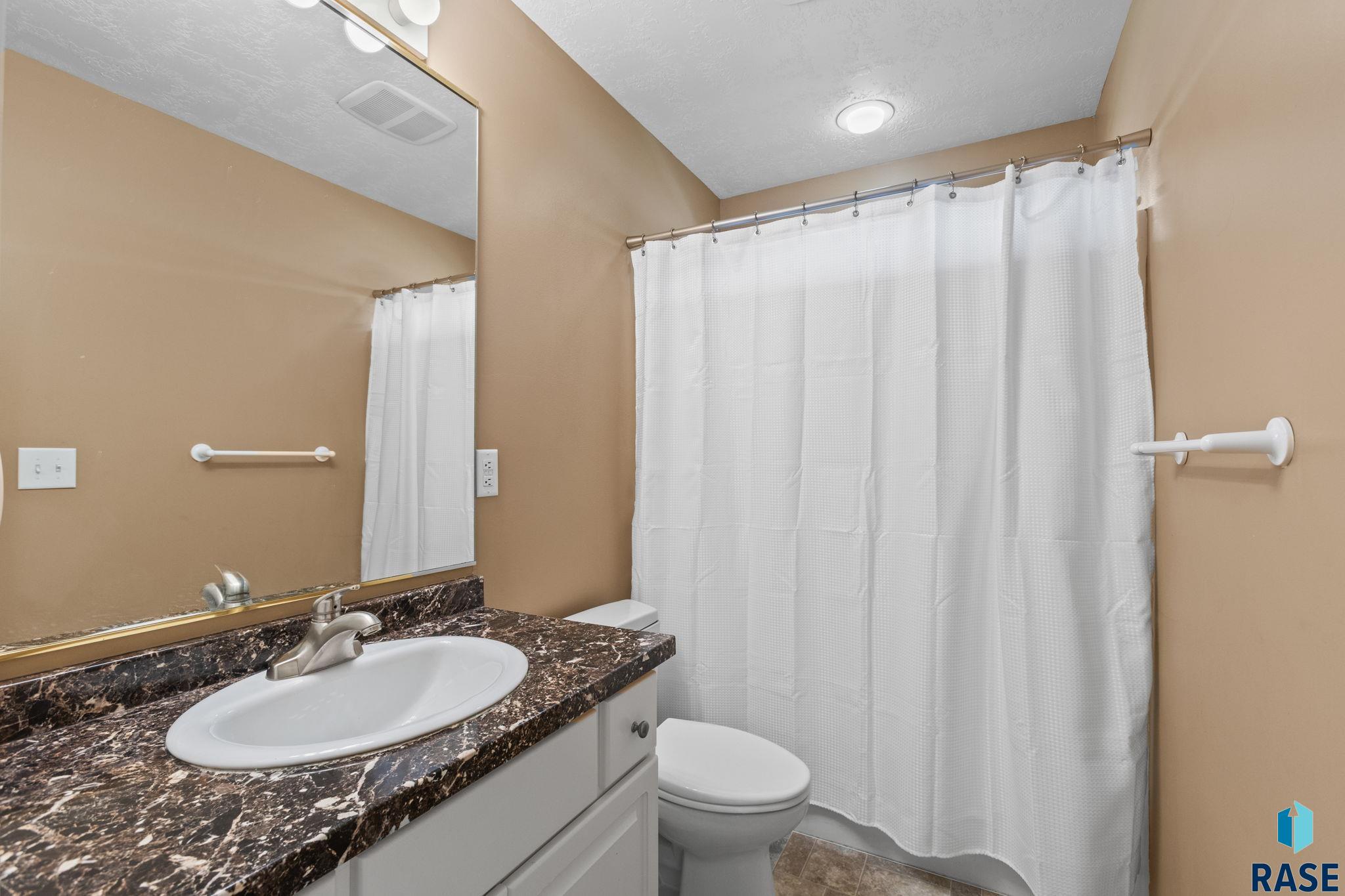 Sioux Falls, South Dakota, 57103, United States, 5 Bedrooms Bedrooms, ,2 BathroomsBathrooms,Residential,For Sale,1908912