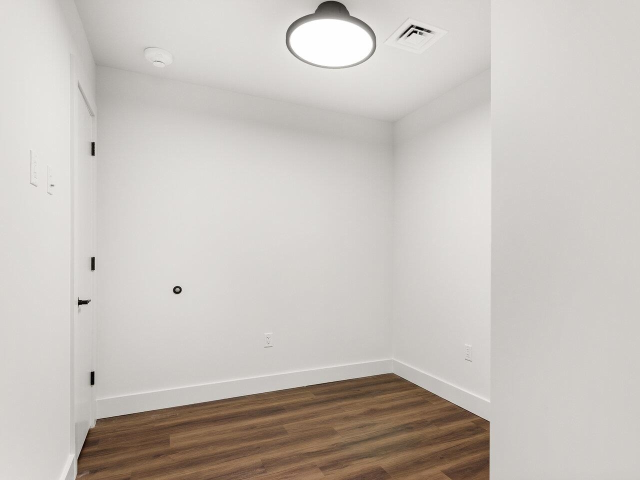 Burlington, Vermont, 05401, United States, 1 Bedroom Bedrooms, ,Residential,For Sale,1776931