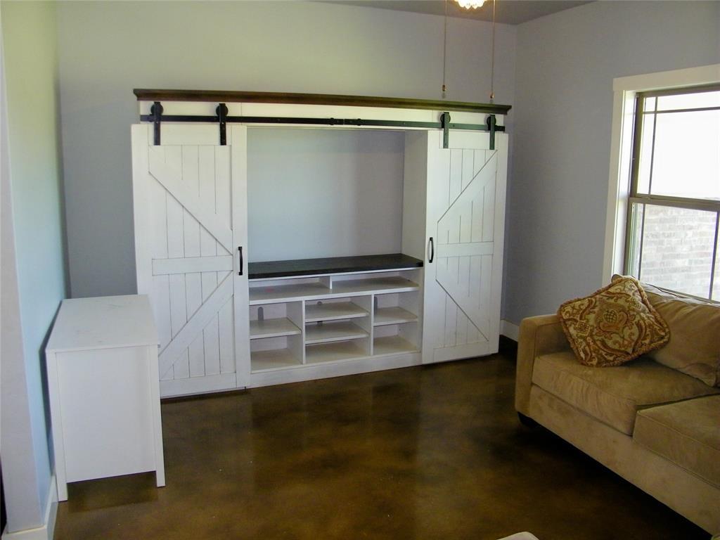 Kingfisher, Oklahoma, 73750, United States, 4 Bedrooms Bedrooms, ,3 BathroomsBathrooms,Residential,For Sale,1973899