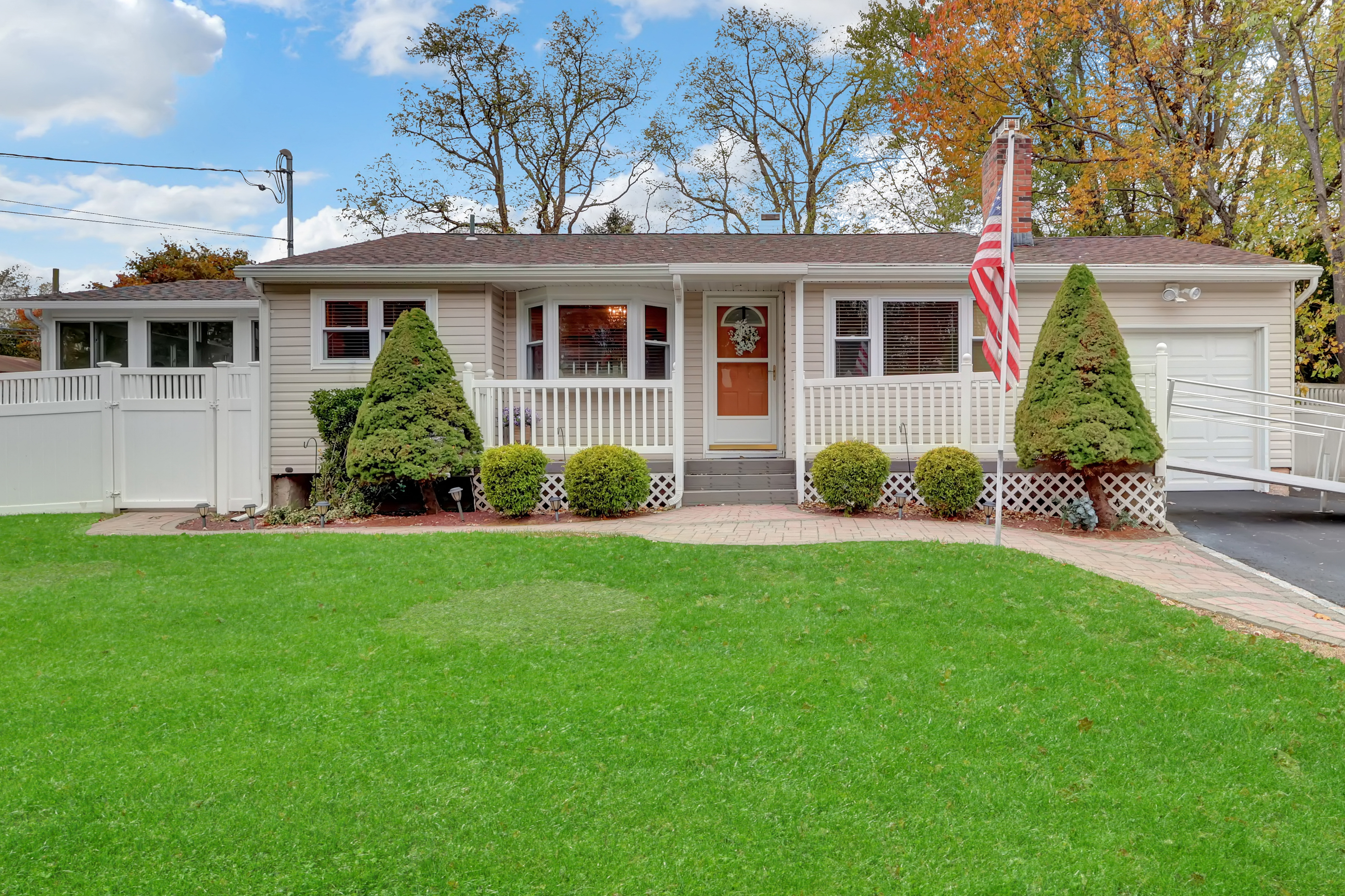 Selden, New York, 11784, United States, 2 Bedrooms Bedrooms, ,1 BathroomBathrooms,Residential,For Sale,1976692