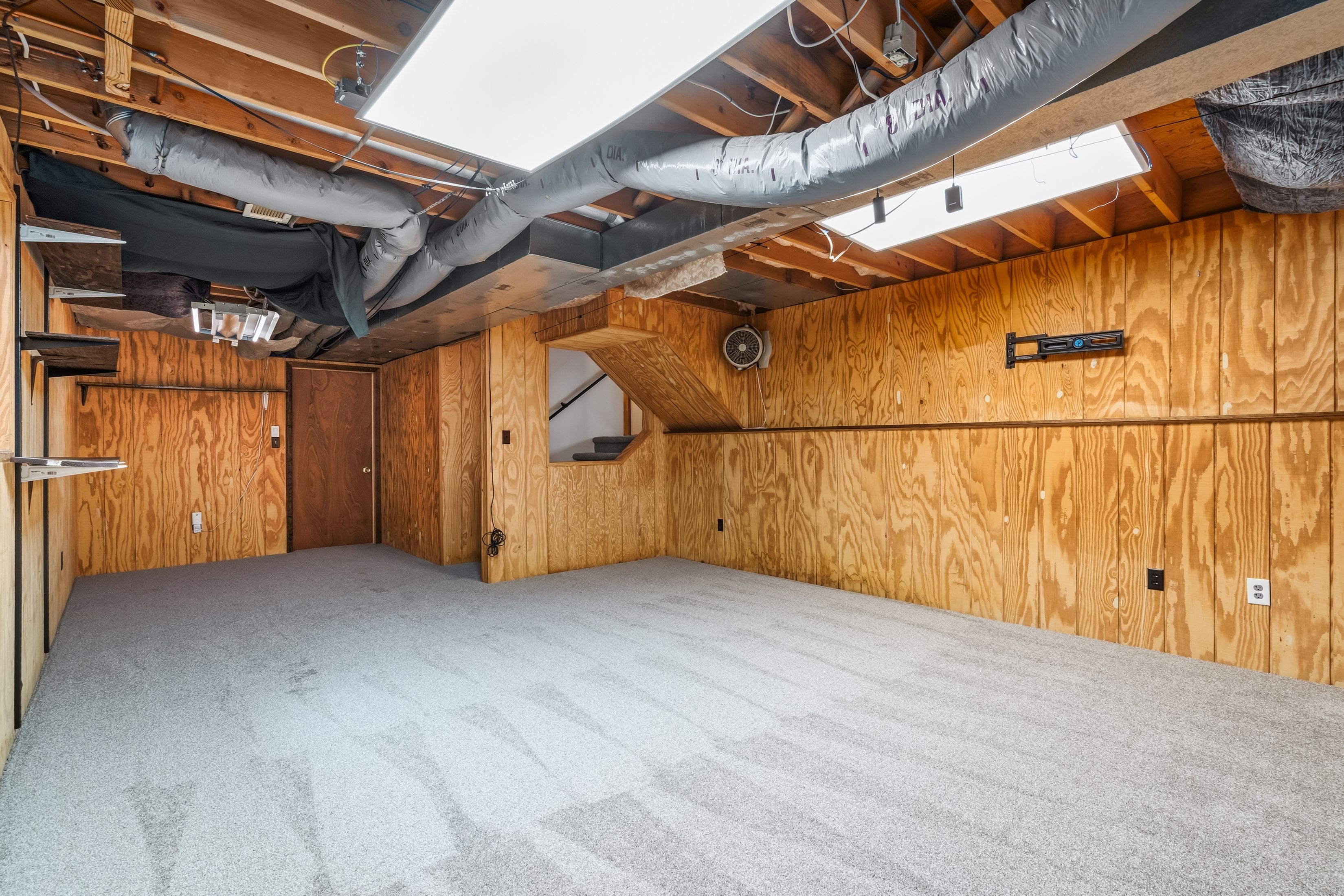  Thoughtful Updates, Flexible Living Spaces, And A Spacious Lot - 物件實景