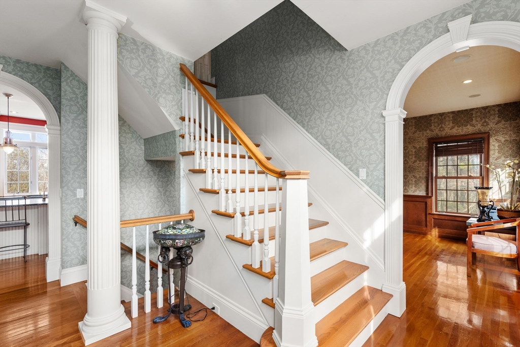 Northbridge, Massachusetts, 01534, United States, 4 Bedrooms Bedrooms, ,4 BathroomsBathrooms,Residential,For Sale,1991368