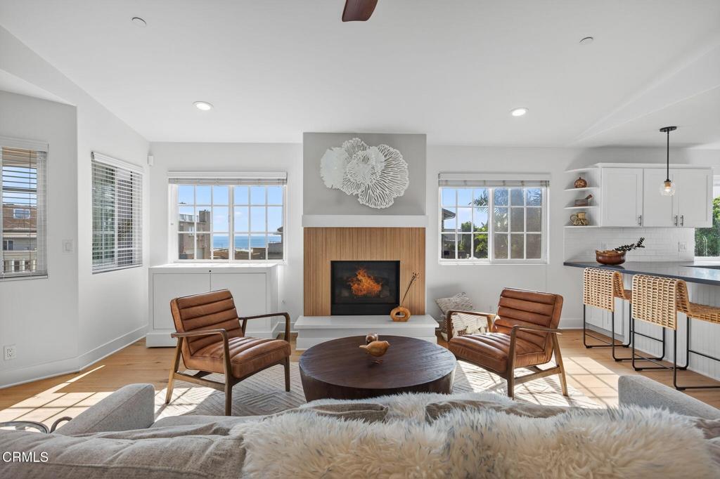 Ventura, California, 93001, United States, 4 Bedrooms Bedrooms, ,4 BathroomsBathrooms,Residential,For Sale,1975034