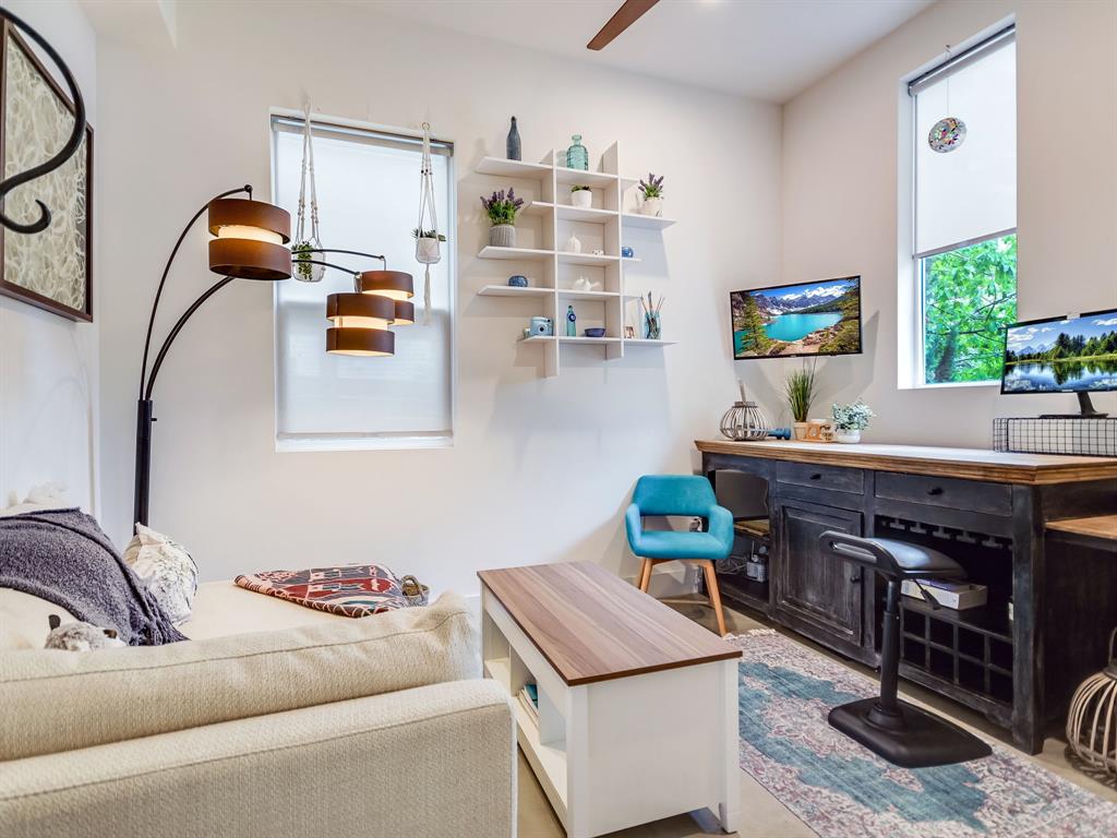 1215 Maple Ave, Austin, Texas, 78702, United States, 4 Bedrooms Bedrooms, ,4 BathroomsBathrooms,Residential,For Sale,1215 Maple Ave,1409568
