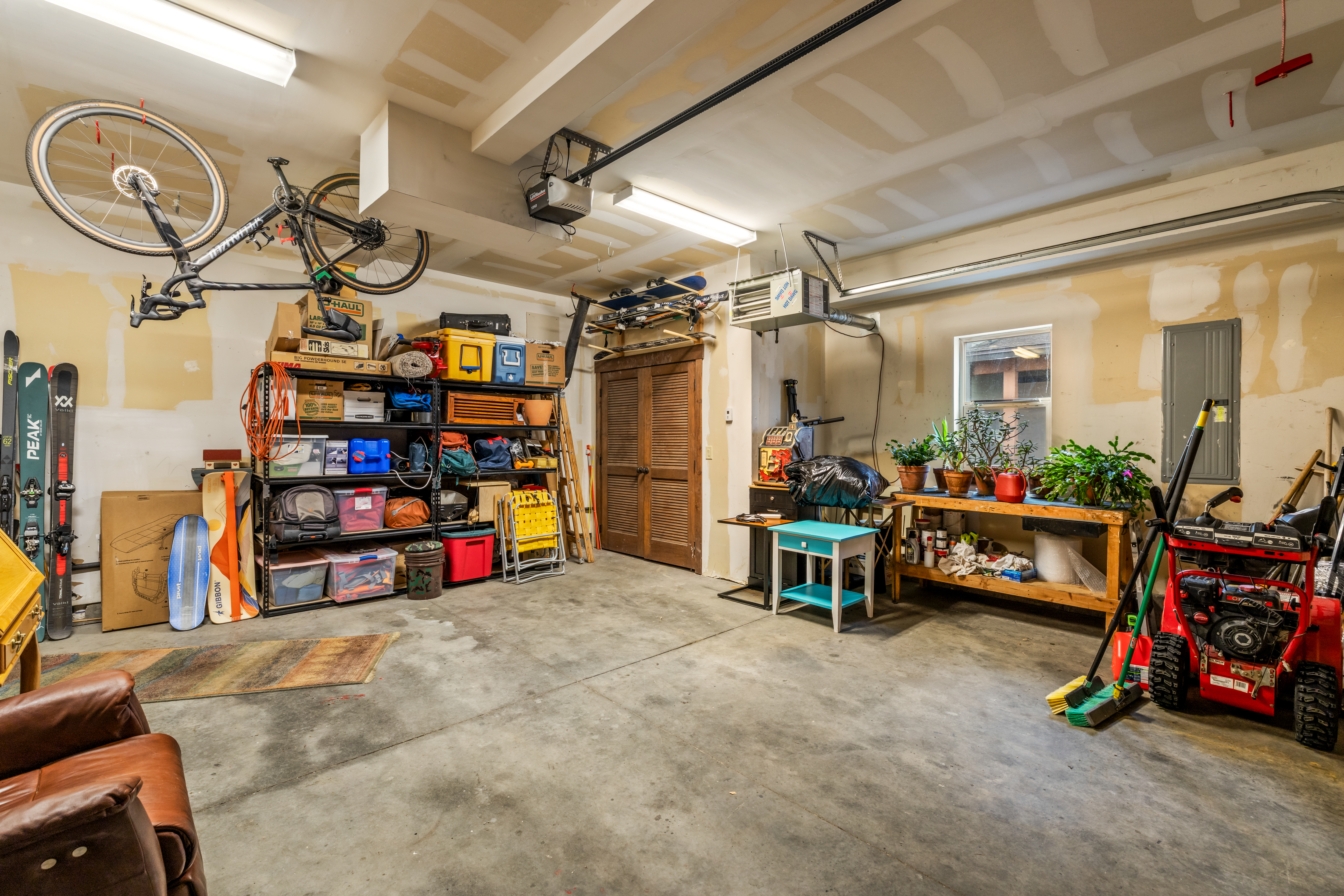  Updated Red Hawk Home w/ Spacious Layout - 物件實景