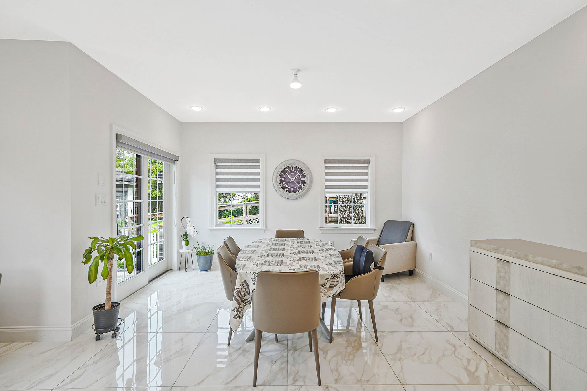 Cedarhurst, New York, 11516, United States, 5 Bedrooms Bedrooms, ,5 BathroomsBathrooms,Residential,For Sale,1851144
