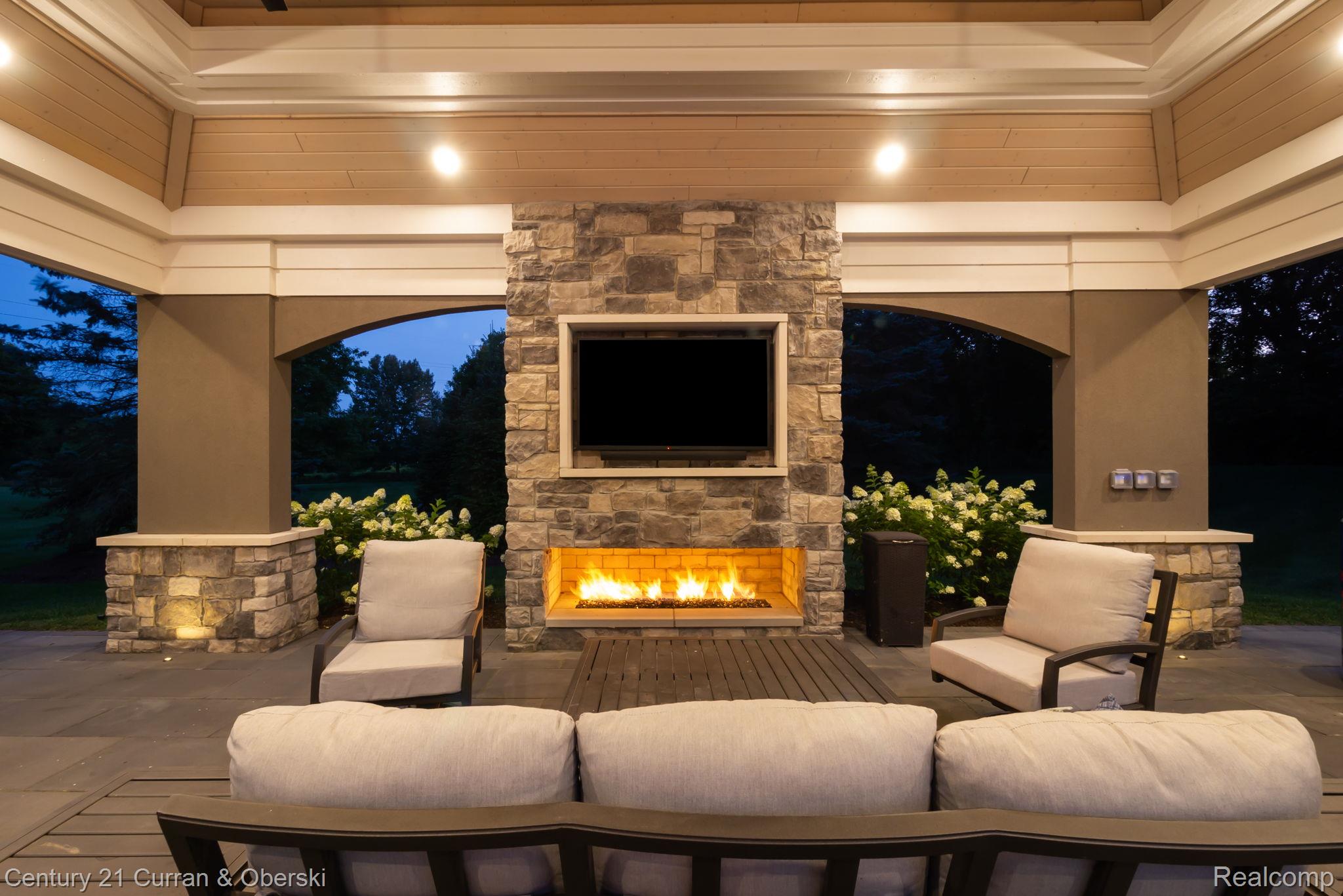 South Lyon, Michigan, 48178, United States, 6 Bedrooms Bedrooms, ,8 BathroomsBathrooms,Residential,For Sale,1976277