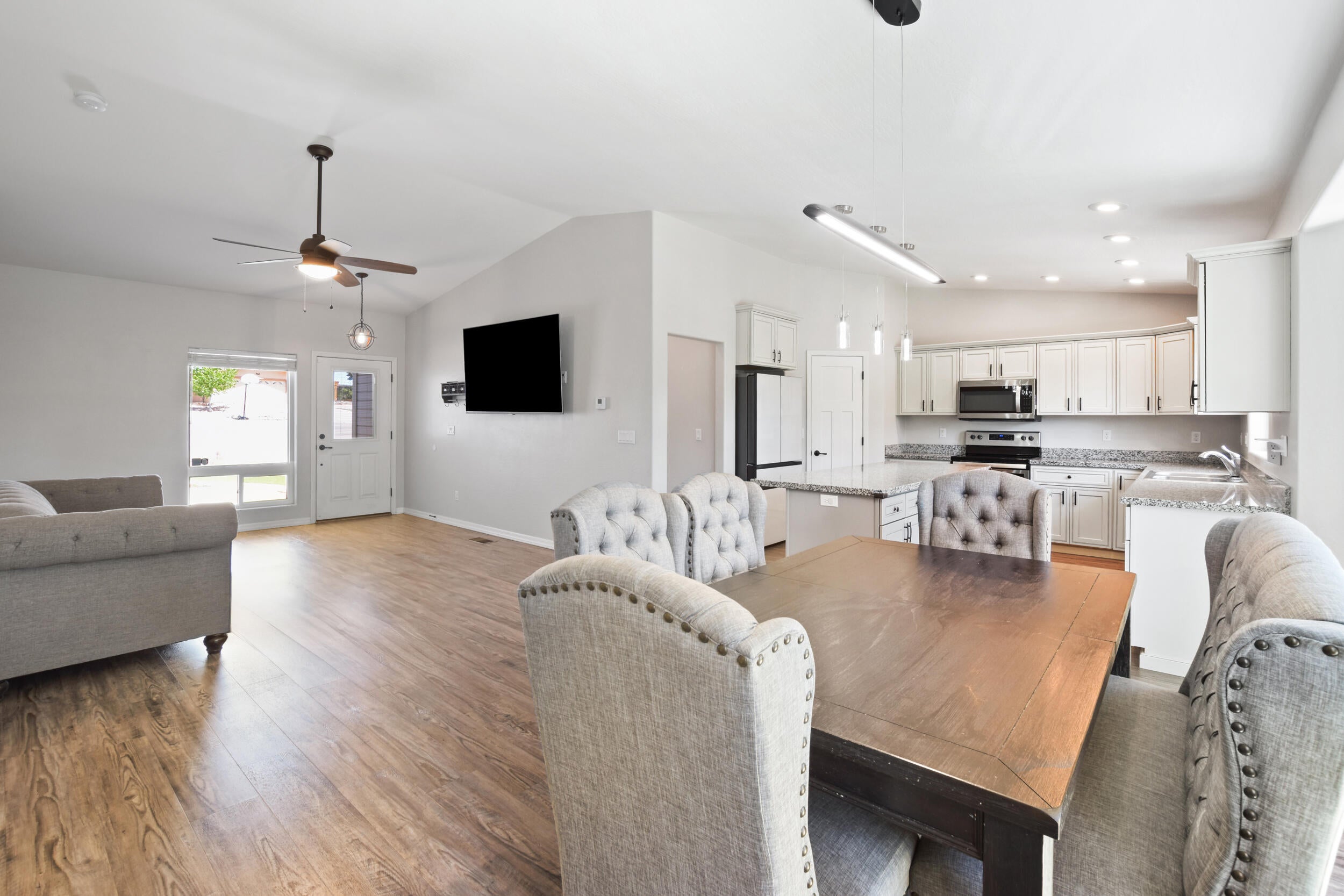Payson, Arizona, 85541, United States, 4 Bedrooms Bedrooms, ,3 BathroomsBathrooms,Residential,For Sale,1821332
