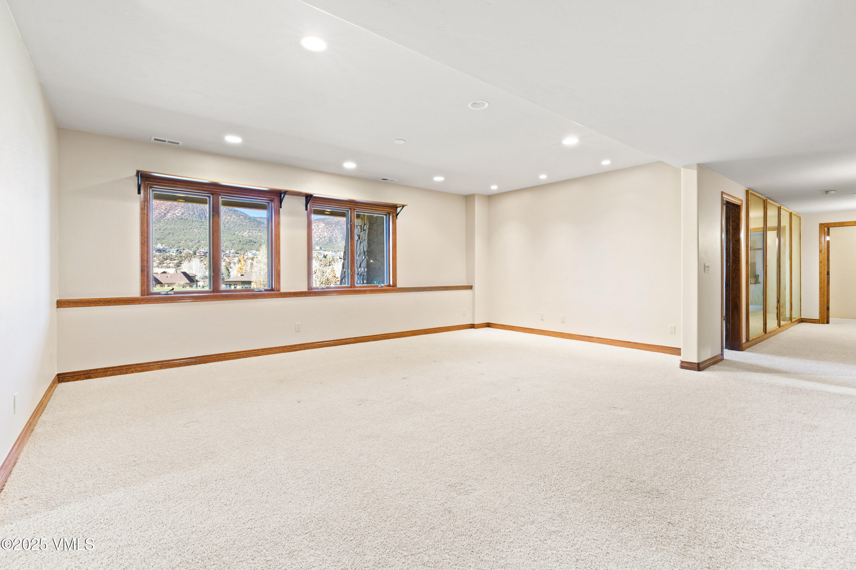 Gypsum, Colorado, 81637, United States, 6 Bedrooms Bedrooms, ,5 BathroomsBathrooms,Residential,For Sale,1987676