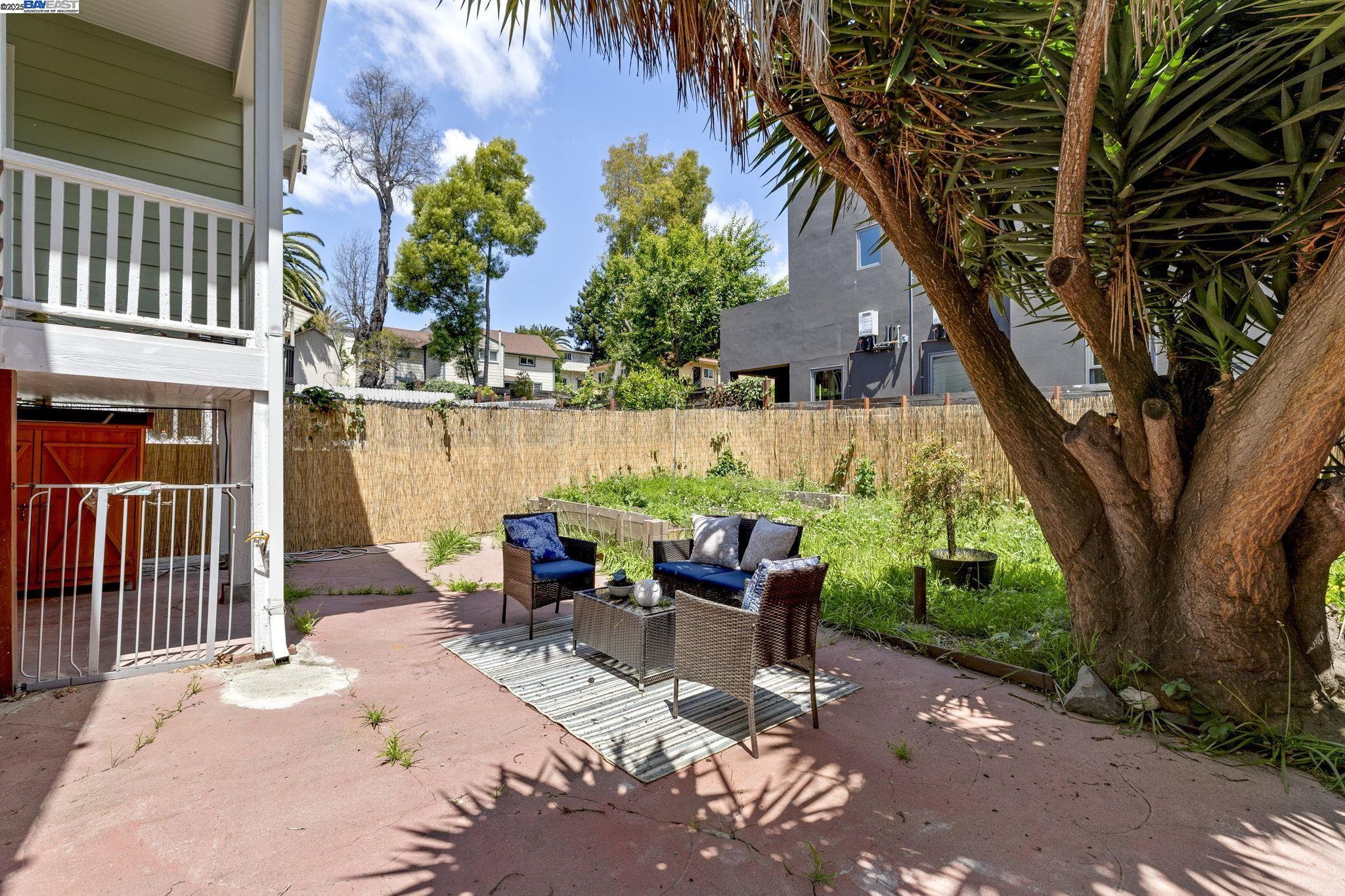 Oakland, California, 94606, United States, 3 Bedrooms Bedrooms, ,2 BathroomsBathrooms,Residential,For Sale,1839089