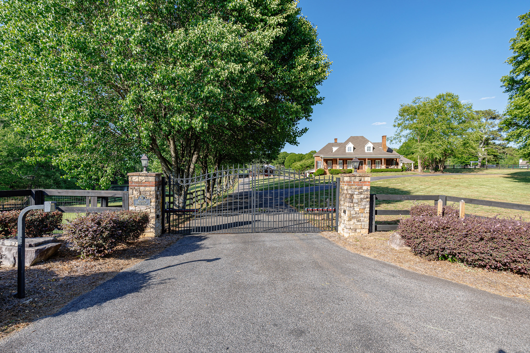  Exceptional Equestrian Estate: A Rare Blend of Luxury, Functionality, and Charm - 物件實景