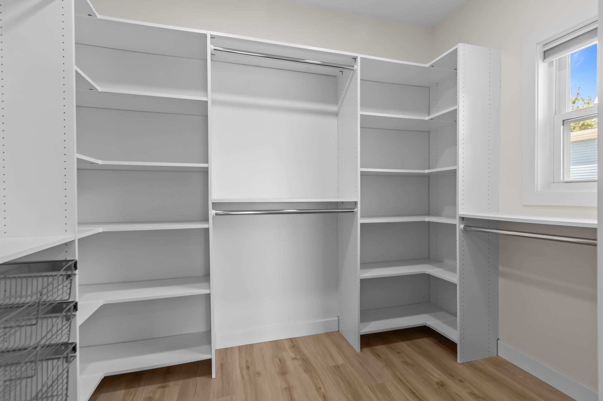 NEENAH, Wisconsin, 54956, United States, 3 Bedrooms Bedrooms, ,2 BathroomsBathrooms,Residential,For Sale,1912051