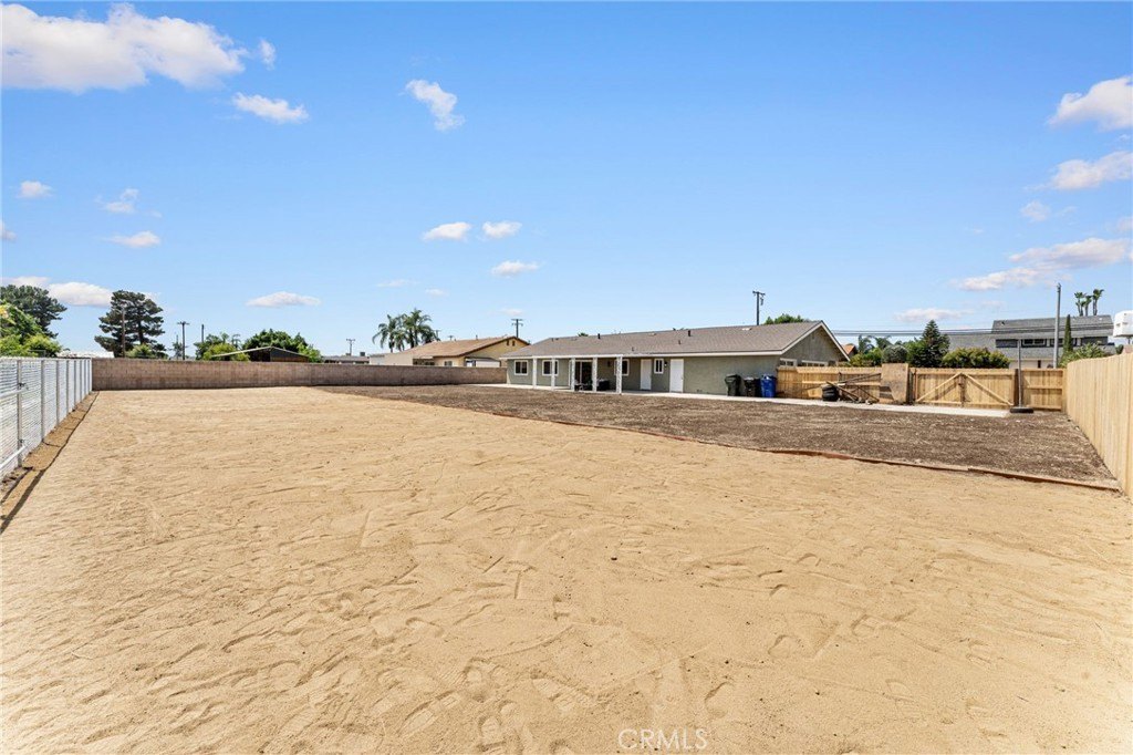 Montclair, California, 91763, United States, 4 Bedrooms Bedrooms, ,2 BathroomsBathrooms,Residential,For Sale,2048978