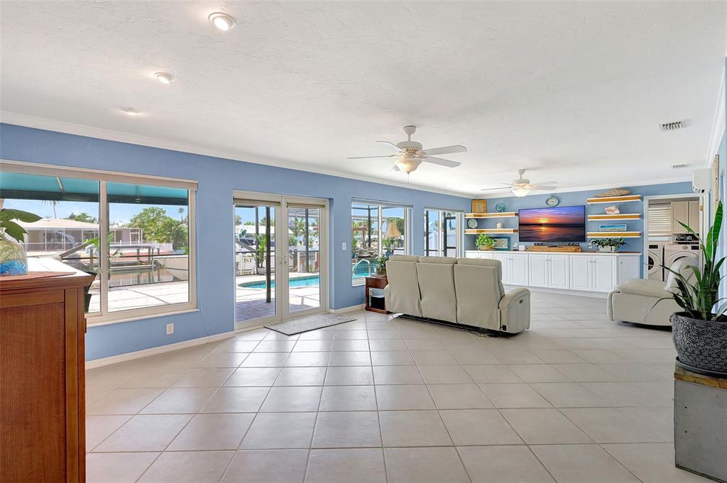 Bradenton, Florida, 34210, United States, 3 Bedrooms Bedrooms, ,3 BathroomsBathrooms,Residential,For Sale,1895487