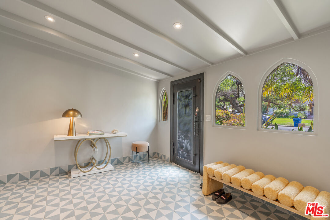 Los Angeles, California, 90005, United States, 3 Bedrooms Bedrooms, ,3 BathroomsBathrooms,Residential,For Sale,1876512