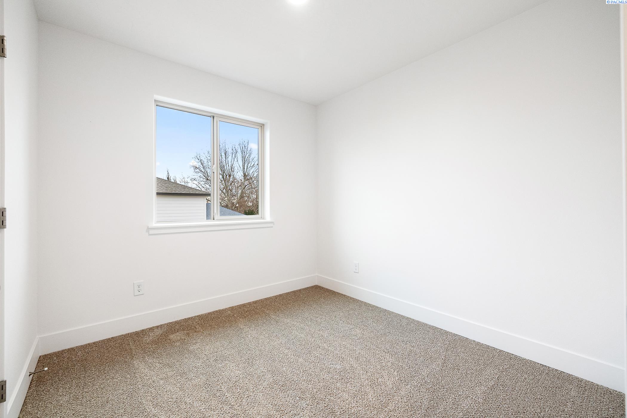 Kennewick, Washington, 99337, United States, 6 Bedrooms Bedrooms, ,Residential,For Sale,1787264