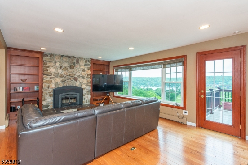 Sparta Twp., New Jersey, 07871, United States, 4 Bedrooms Bedrooms, ,3 BathroomsBathrooms,Residential,For Sale,1901474