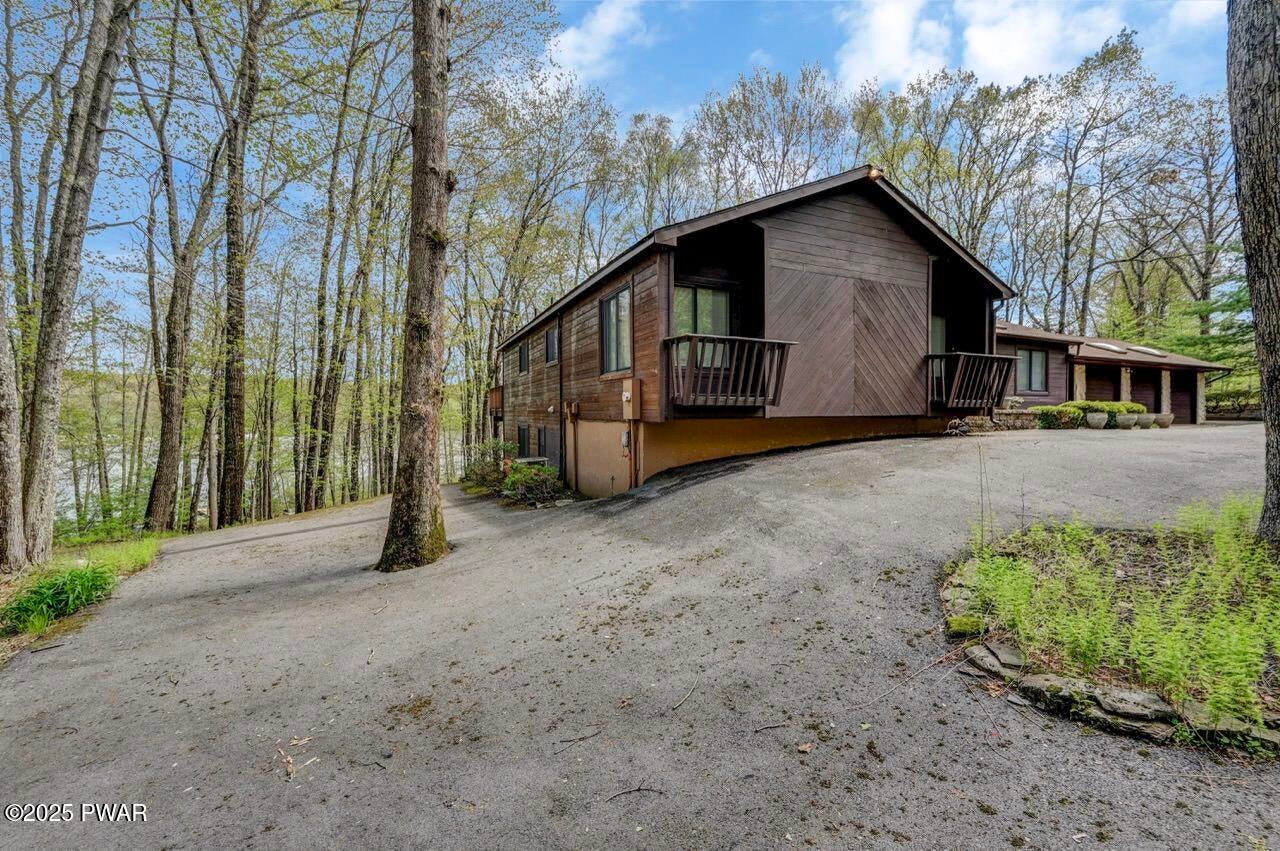 Lords Valley, Pennsylvania, 18428, United States, 5 Bedrooms Bedrooms, ,3 BathroomsBathrooms,Residential,For Sale,1977416