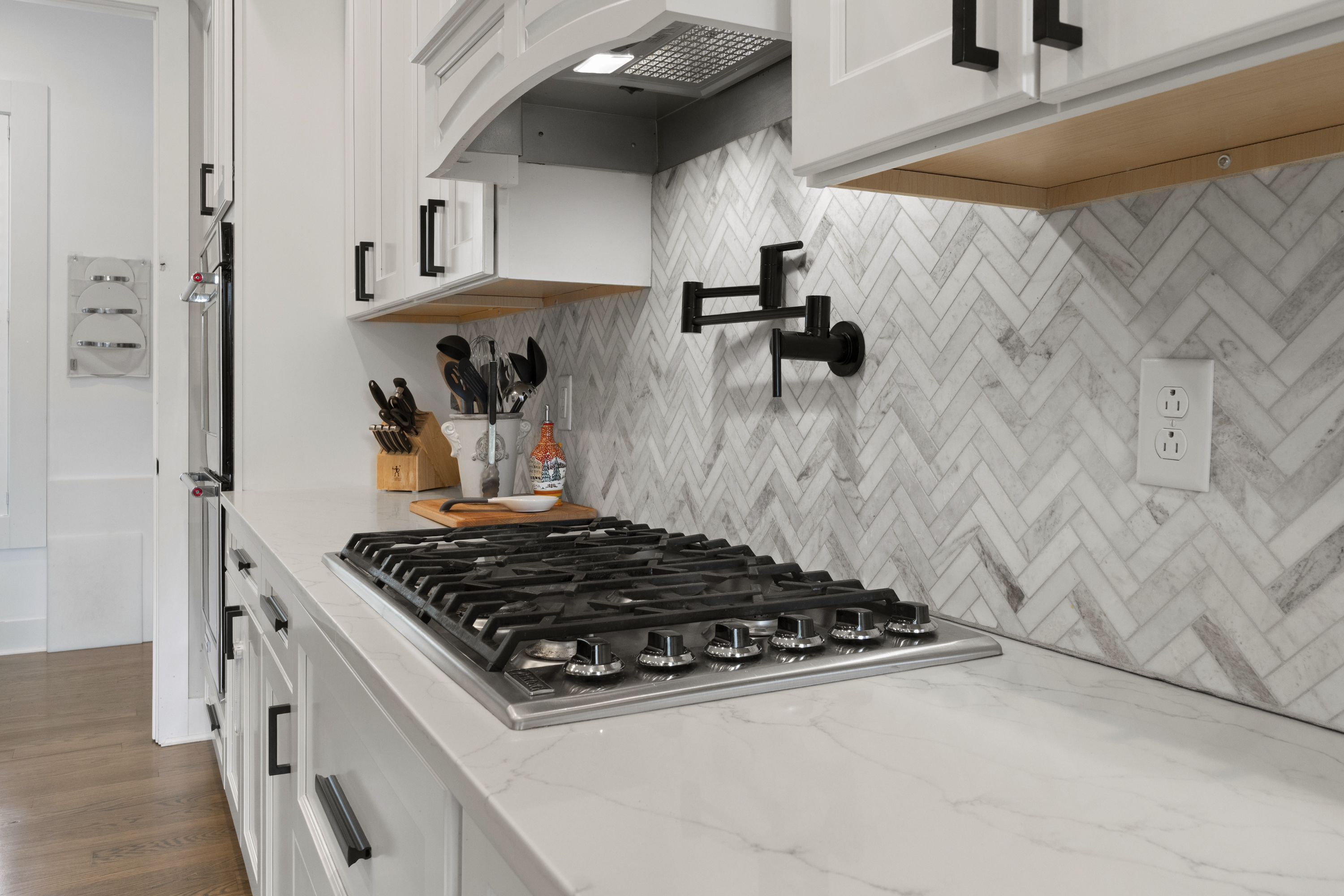 Huntington, West Virginia, 25701, United States, 6 Bedrooms Bedrooms, ,6 BathroomsBathrooms,Residential,For Sale,1977823