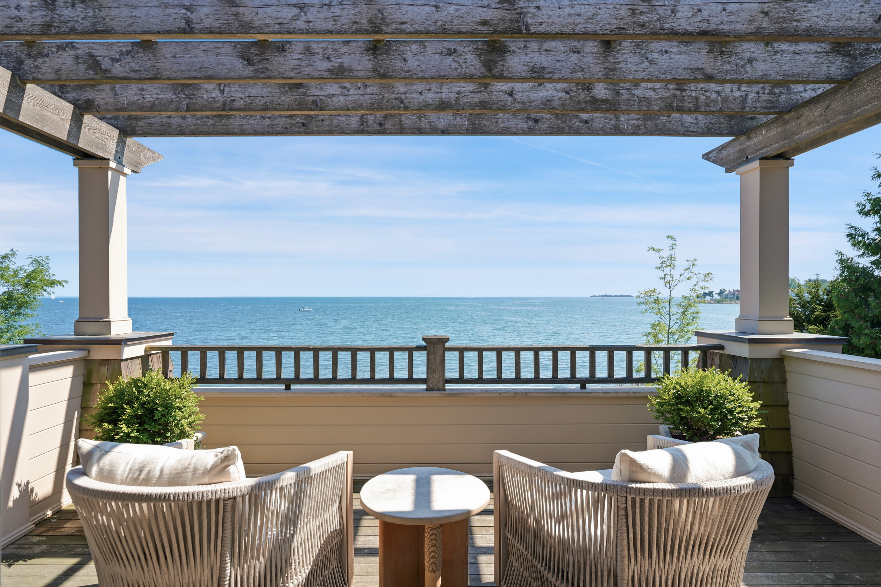  Prime Waterfront Living Meets Architectural Excellence in Coveted Compo Beach - 物件實景