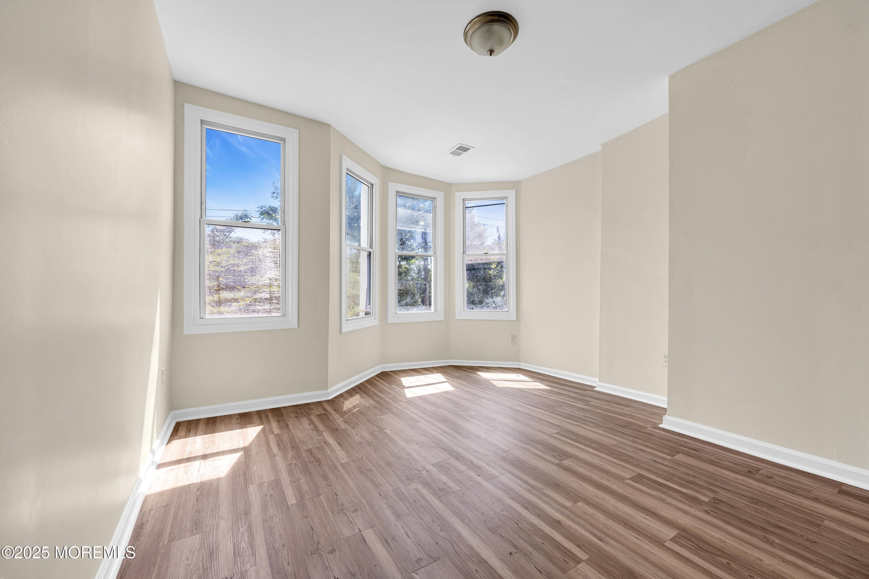 Newark, New Jersey, 07107, United States, 6 Bedrooms Bedrooms, ,3 BathroomsBathrooms,Residential,For Sale,1937916
