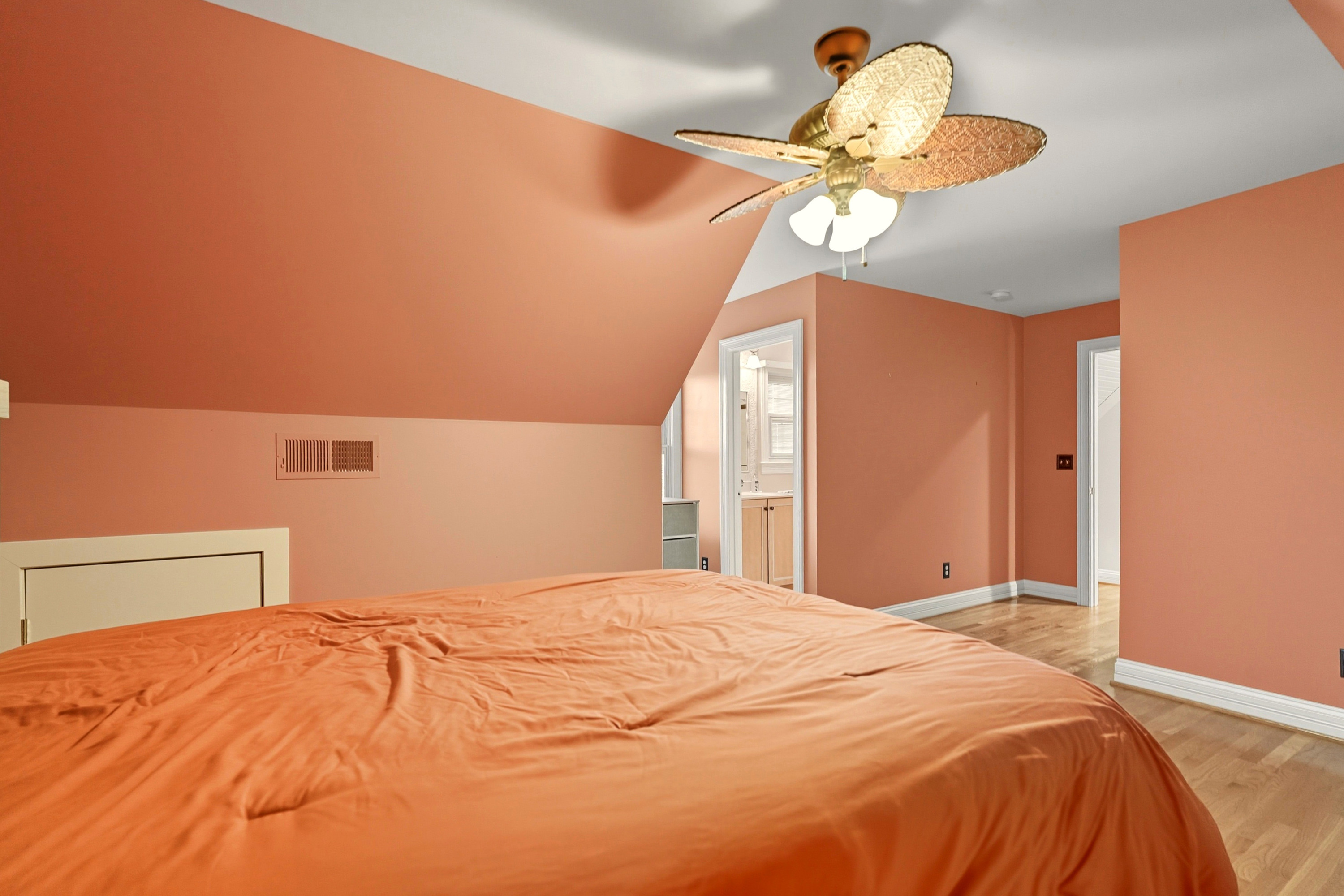 Louisville, Kentucky, 40220, United States, 3 Bedrooms Bedrooms, ,4 BathroomsBathrooms,Residential,For Sale,1979535