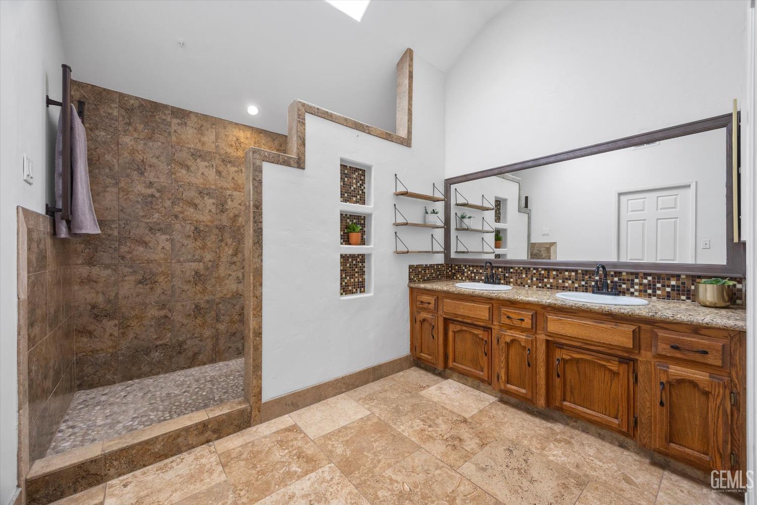 Bakersfield, California, 93312, United States, 4 Bedrooms Bedrooms, ,3 BathroomsBathrooms,Residential,For Sale,1903445