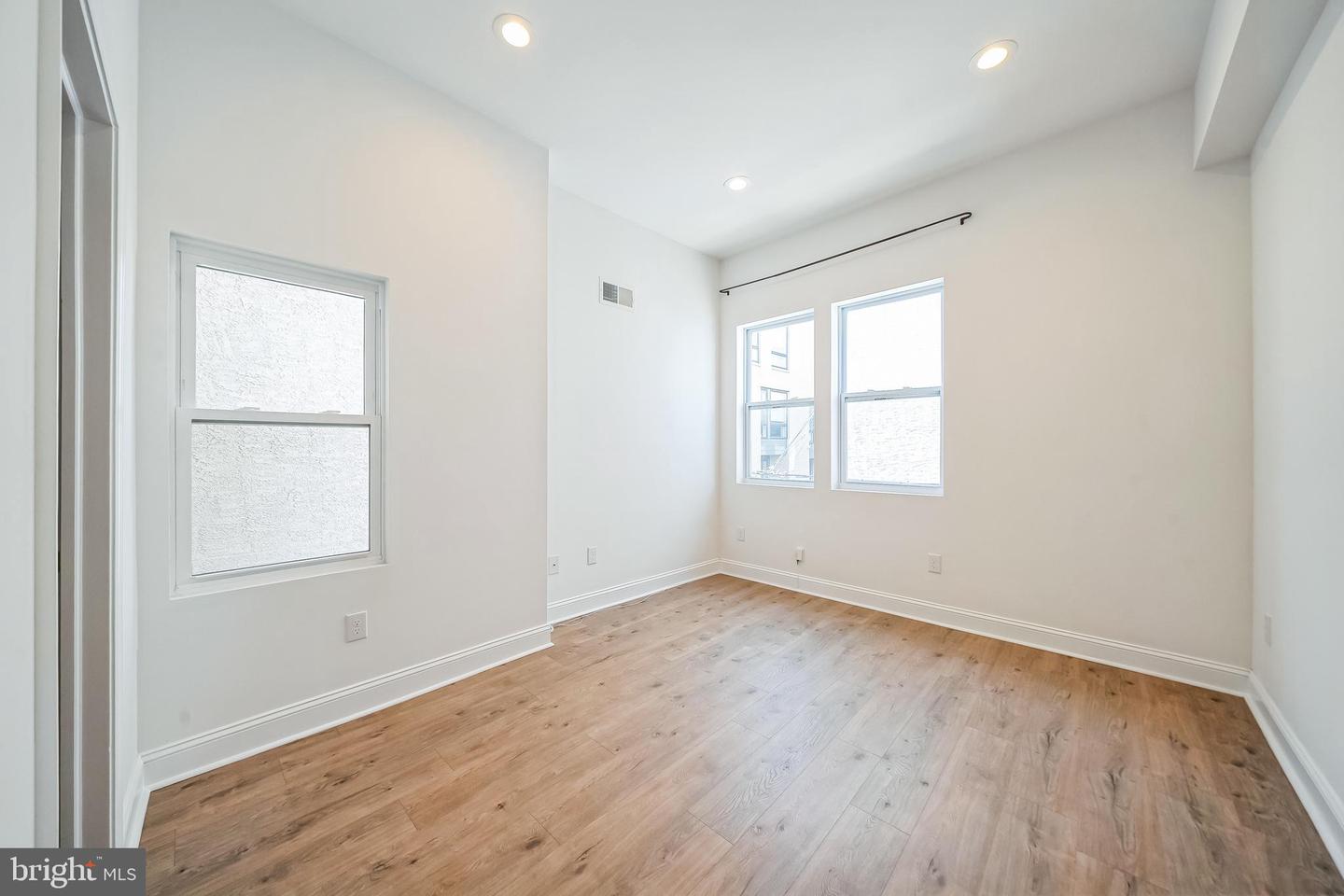 Philadelphia, Pennsylvania, 19130, United States, 4 Bedrooms Bedrooms, ,3 BathroomsBathrooms,Residential,For Sale,1949976