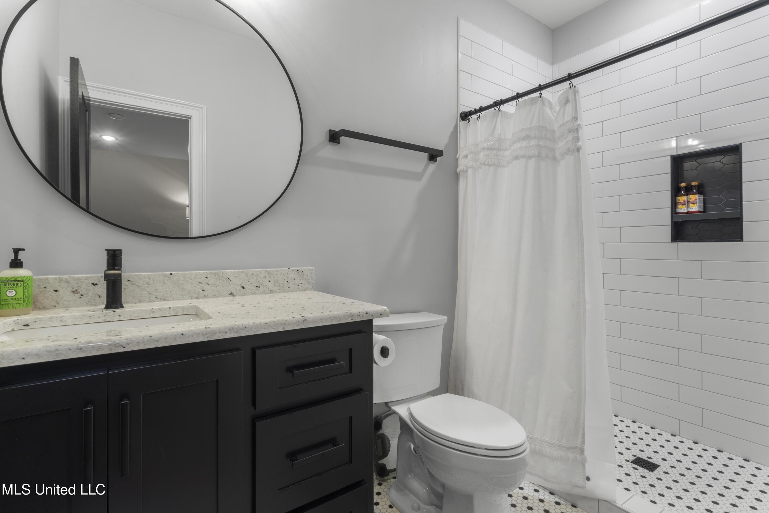 Gulfport, Mississippi, 39503, United States, 5 Bedrooms Bedrooms, ,5 BathroomsBathrooms,Residential,For Sale,1974357