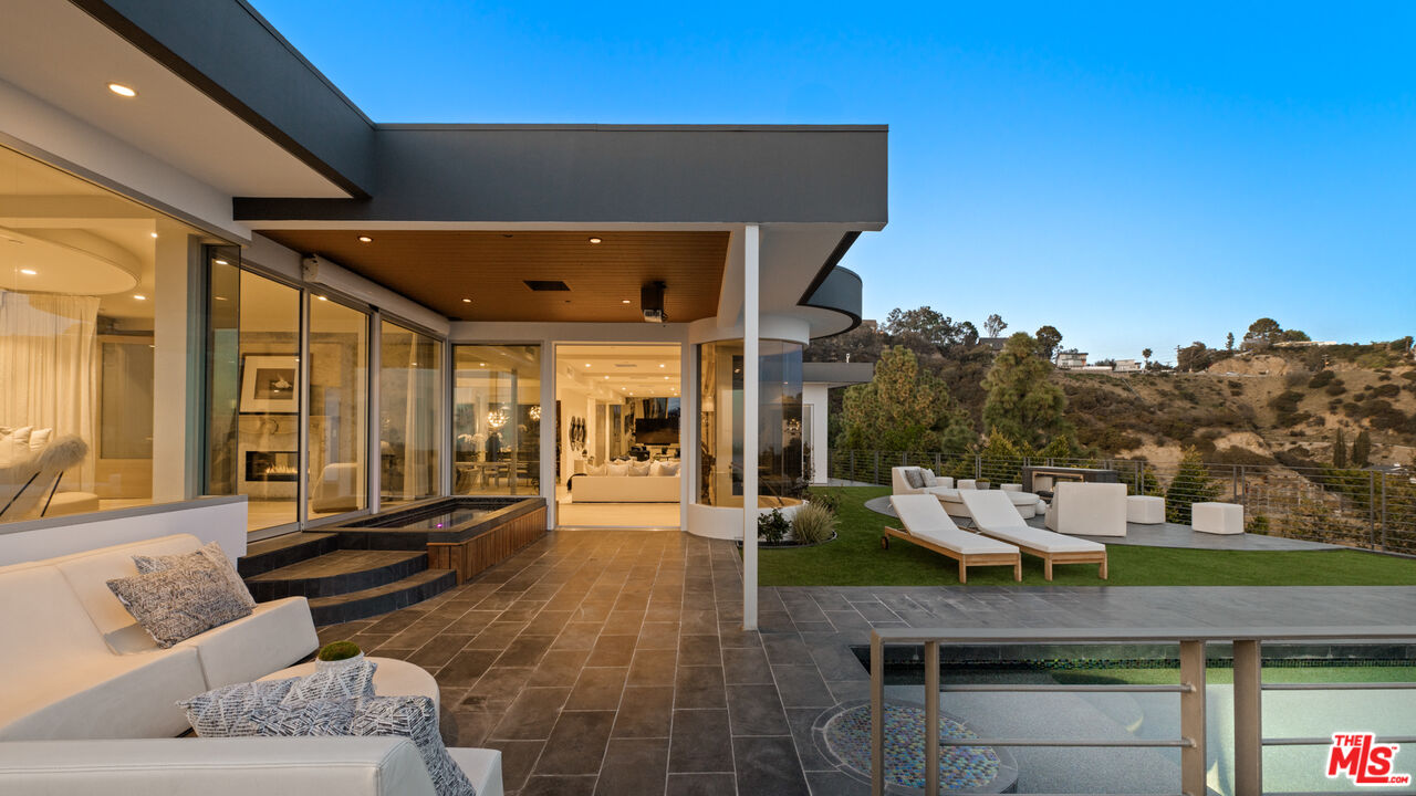 Los Angeles, California, 90069, United States, 4 Bedrooms Bedrooms, ,4 BathroomsBathrooms,Residential,For Sale,1766508
