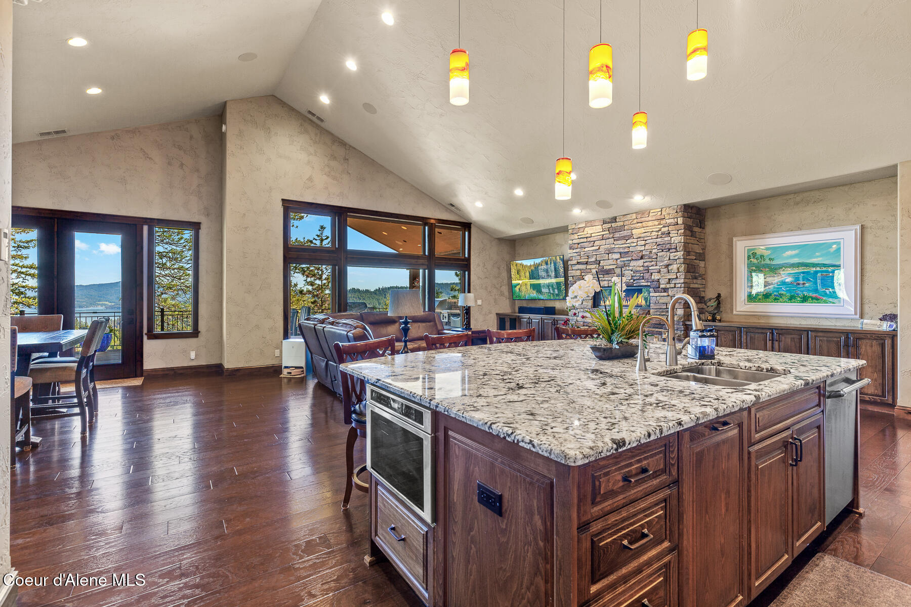 Coeur d'Alene, Idaho, 83814, United States, 5 Bedrooms Bedrooms, ,5 BathroomsBathrooms,Residential,For Sale,2014793