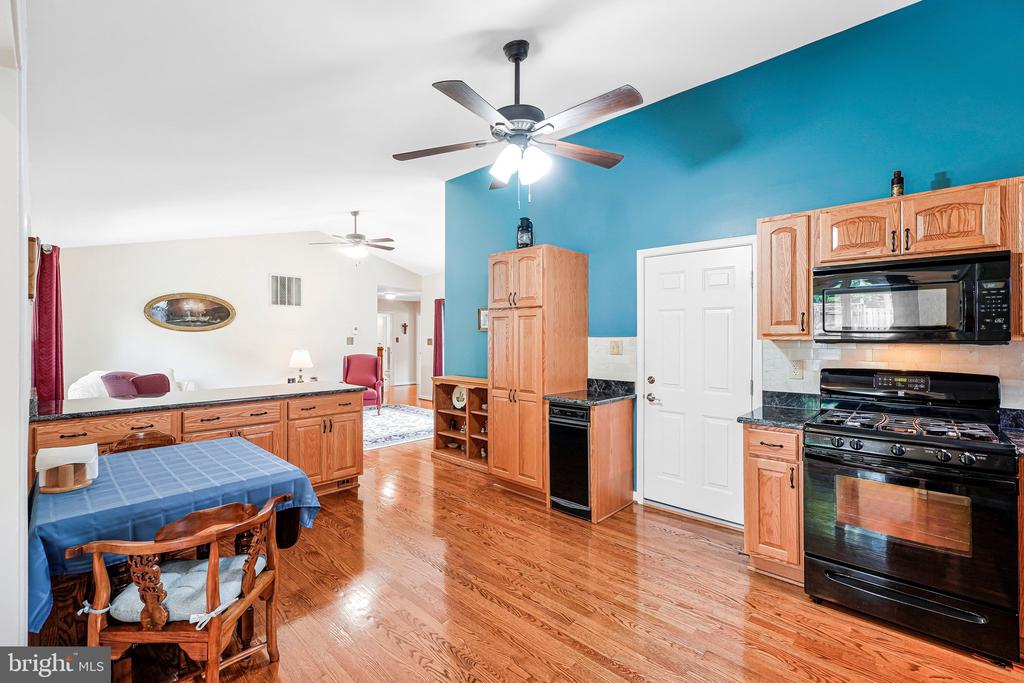 Burke, Virginia, 22015, United States, 3 Bedrooms Bedrooms, ,3 BathroomsBathrooms,Residential,For Sale,2049258