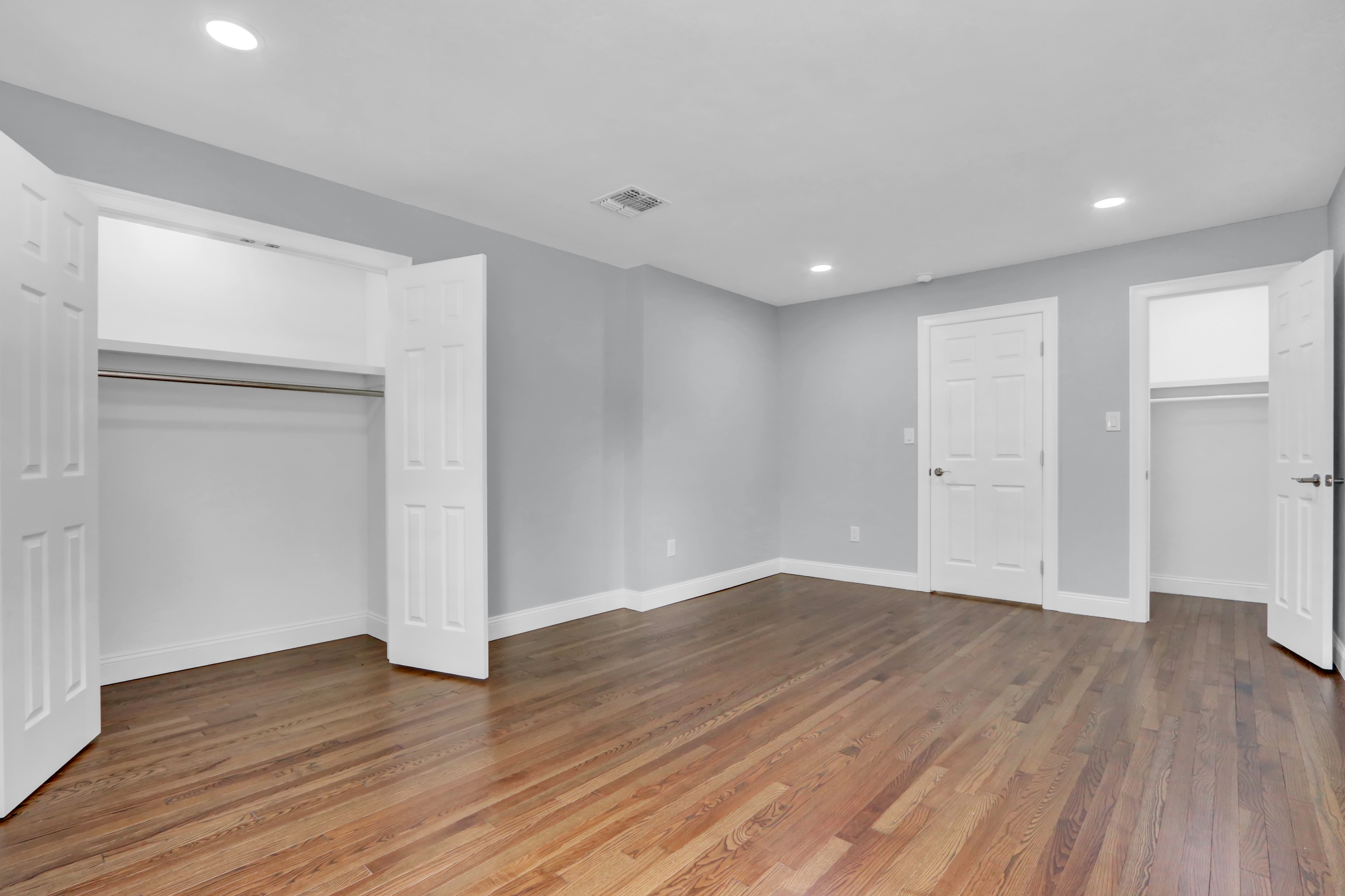 West Islip, New York, 11795, United States, 3 Bedrooms Bedrooms, ,2 BathroomsBathrooms,Residential,For Sale,1920311